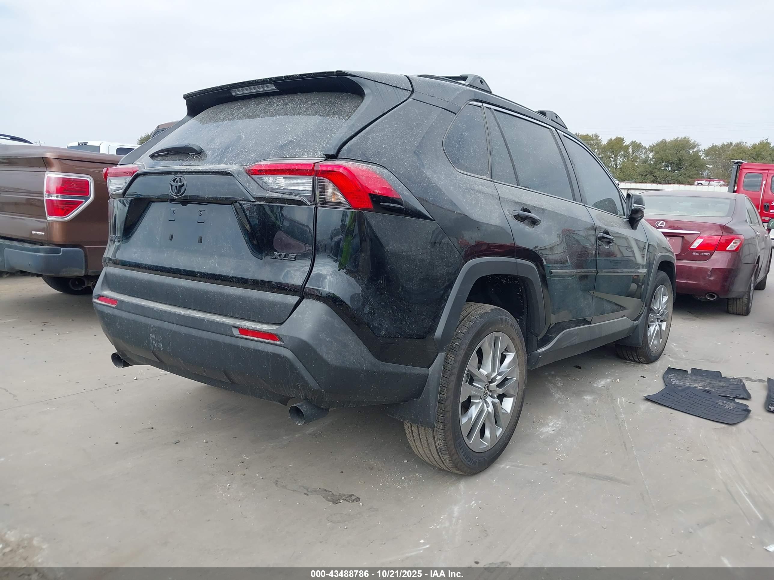 TOYOTA RAV4 image 4