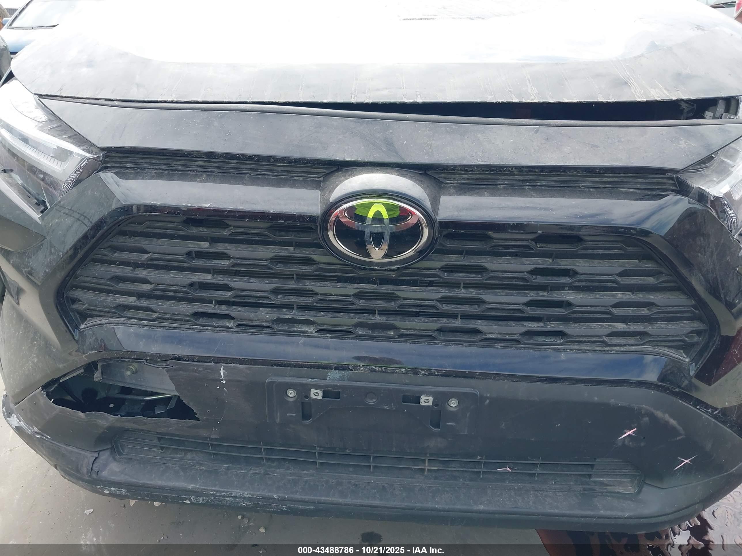 TOYOTA RAV4 image 6