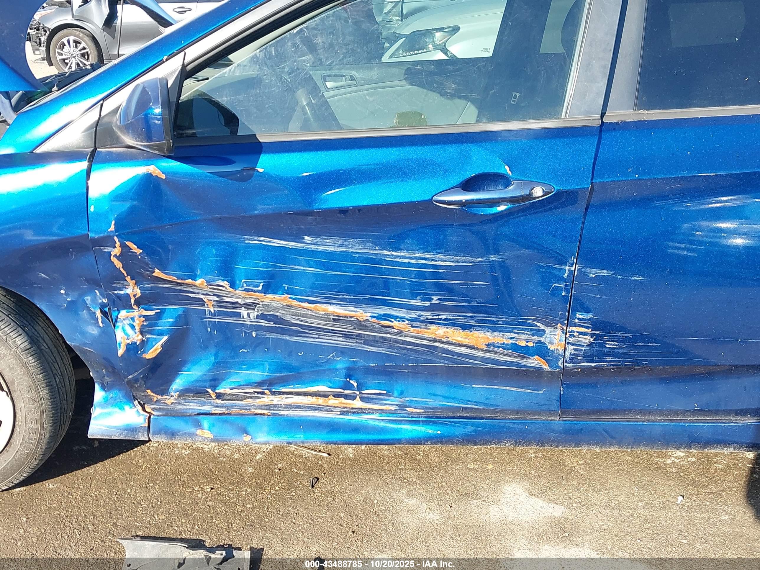 HYUNDAI ACCENT image 6