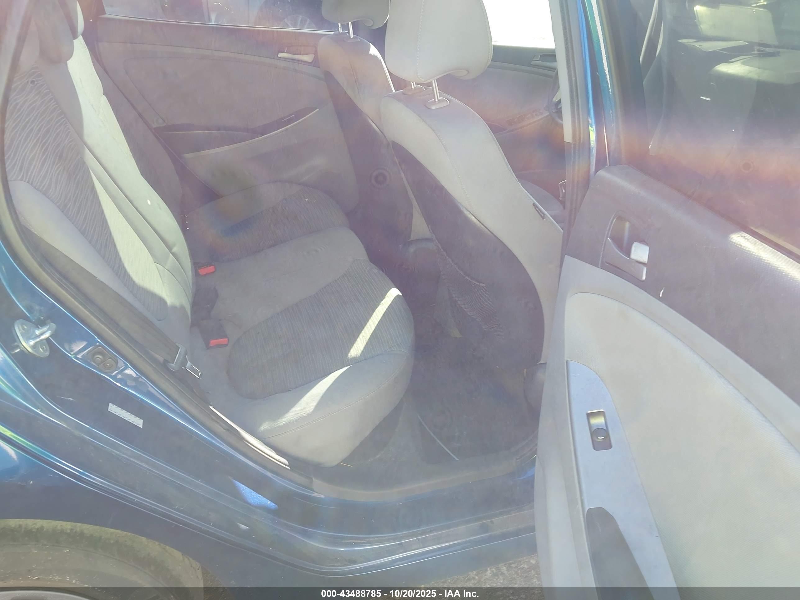 HYUNDAI ACCENT image 8