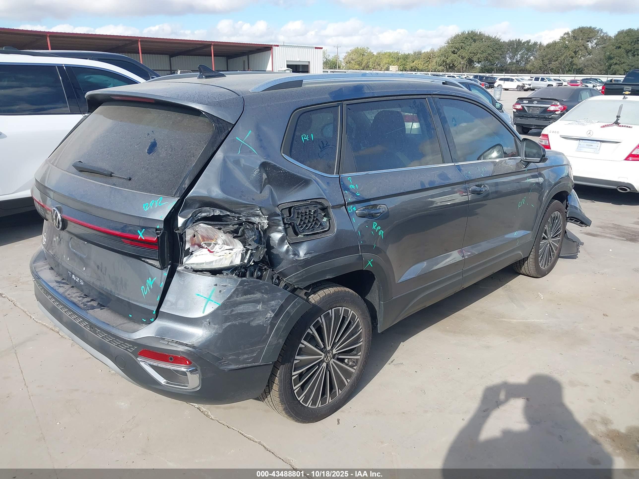 VOLKSWAGEN TAOS image 4