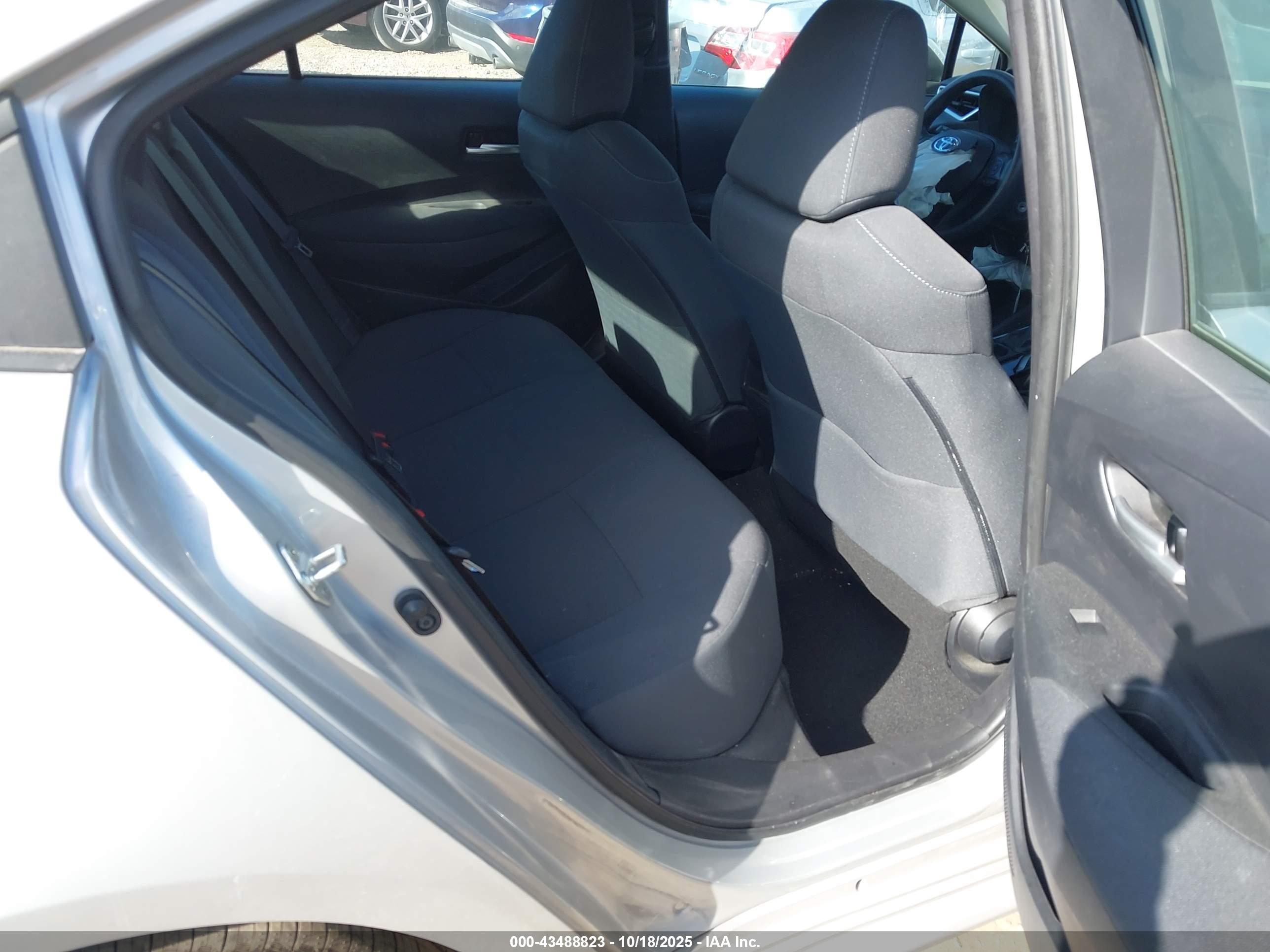 TOYOTA COROLLA image 8