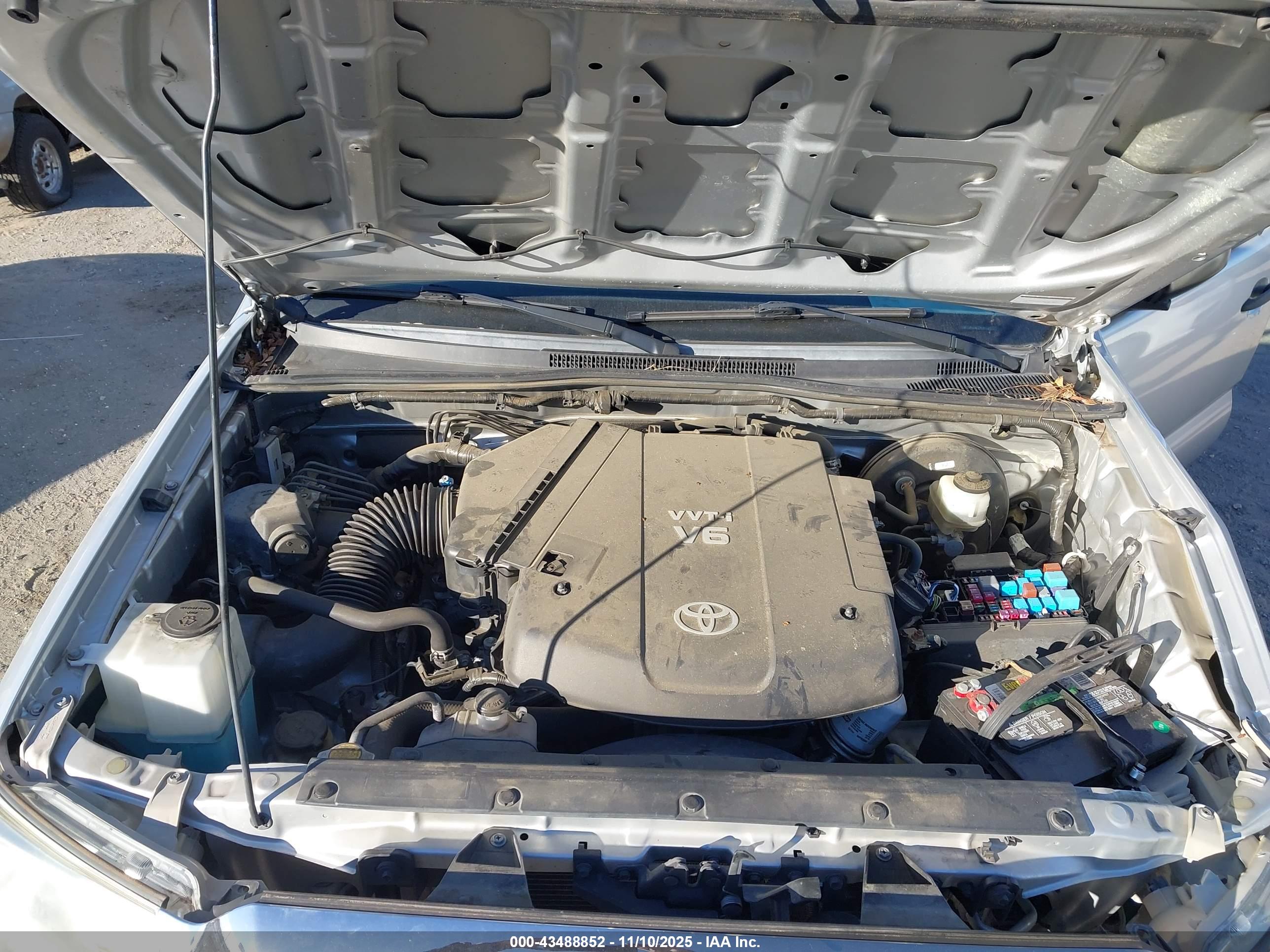 TOYOTA TACOMA image 10