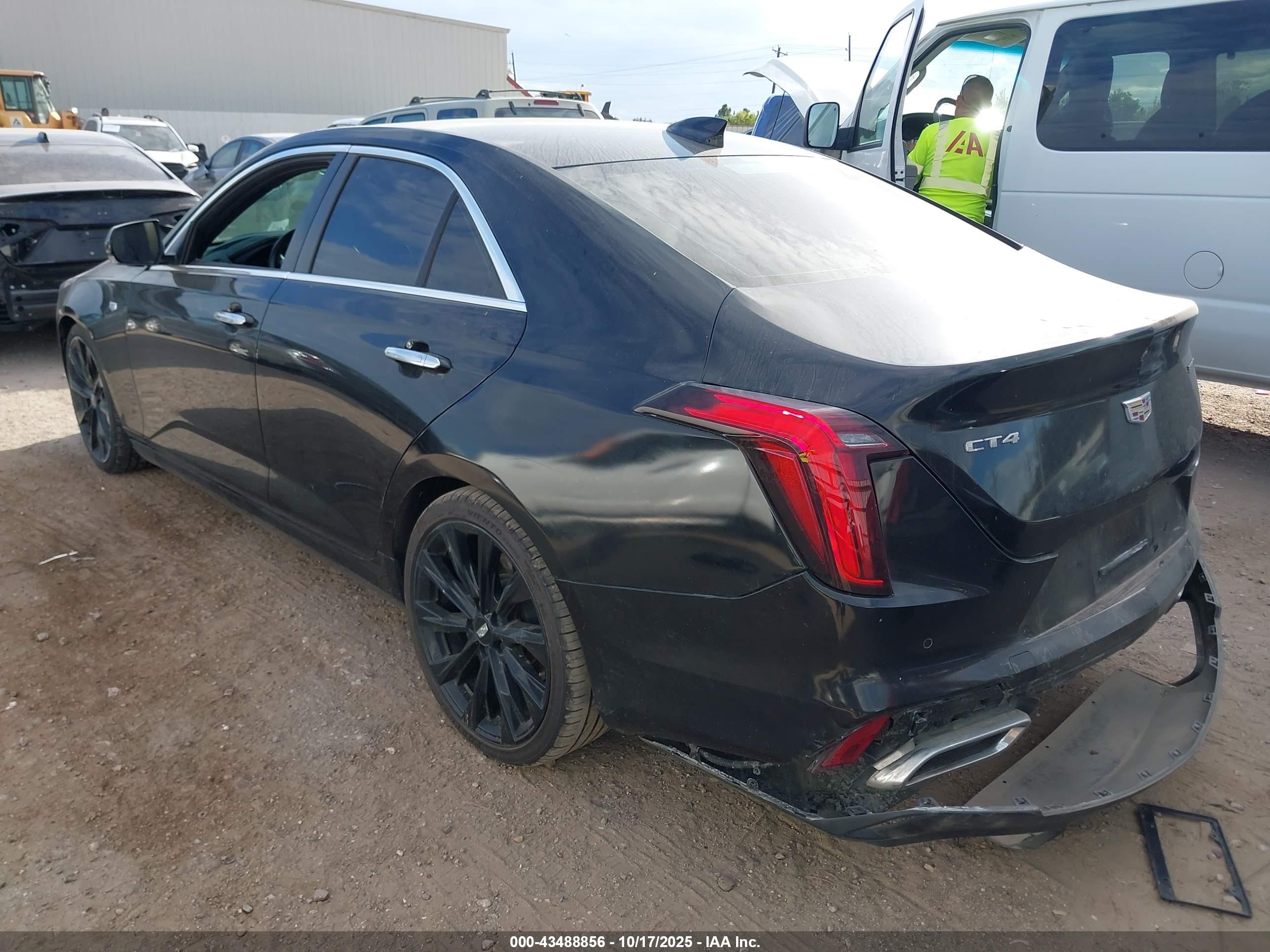 CADILLAC CT4 image 3