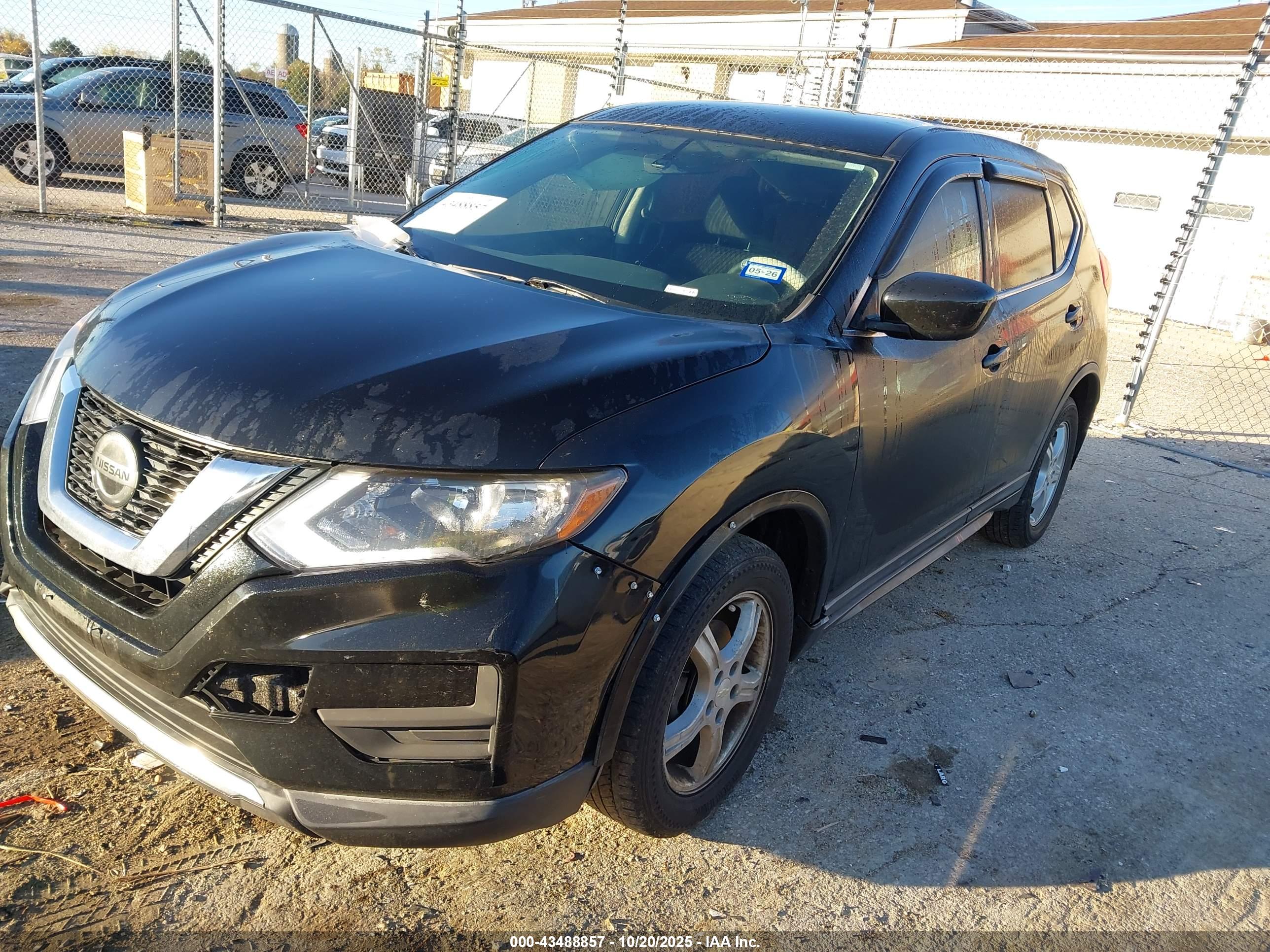 NISSAN ROGUE image 2