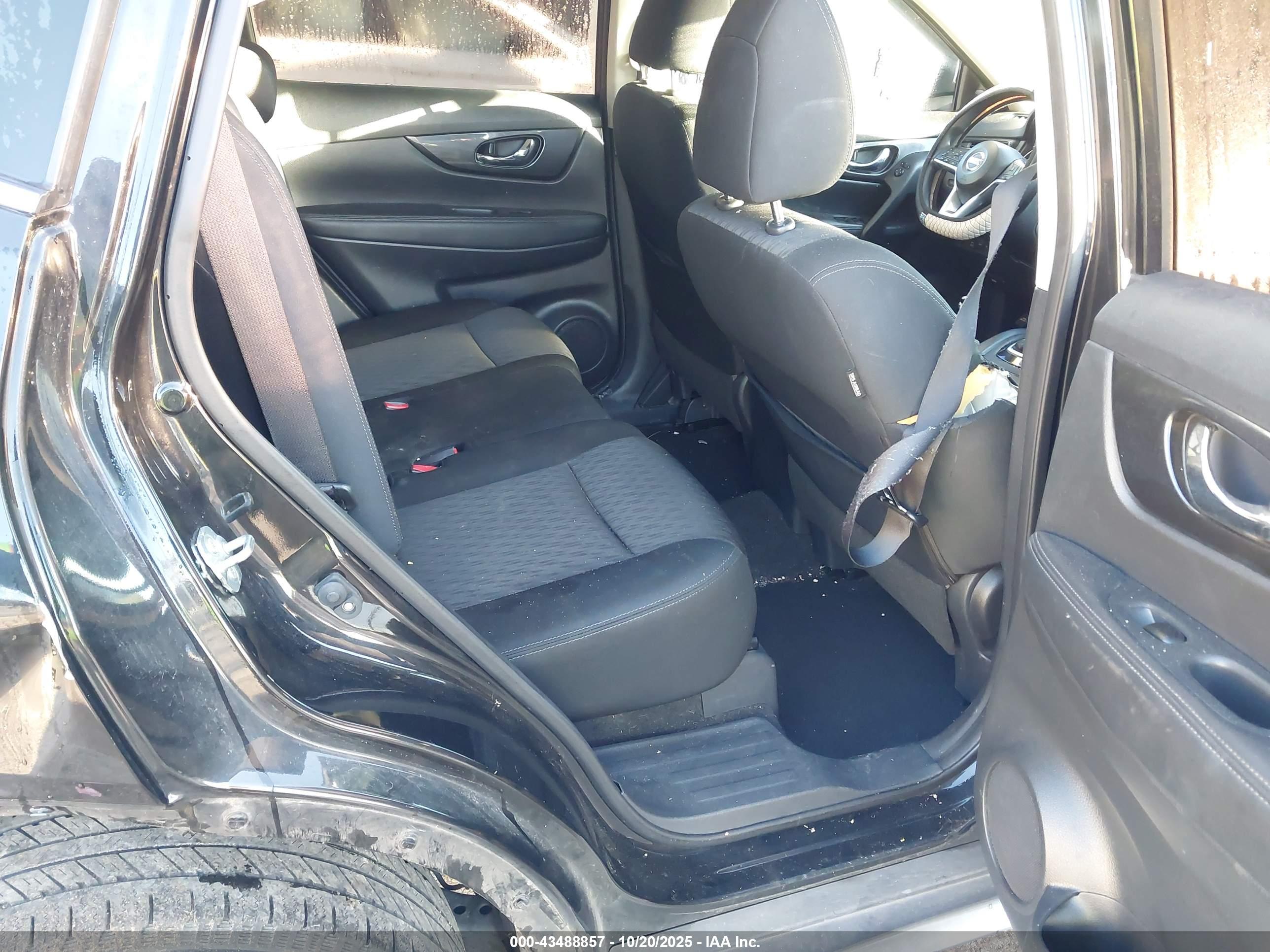 NISSAN ROGUE image 8