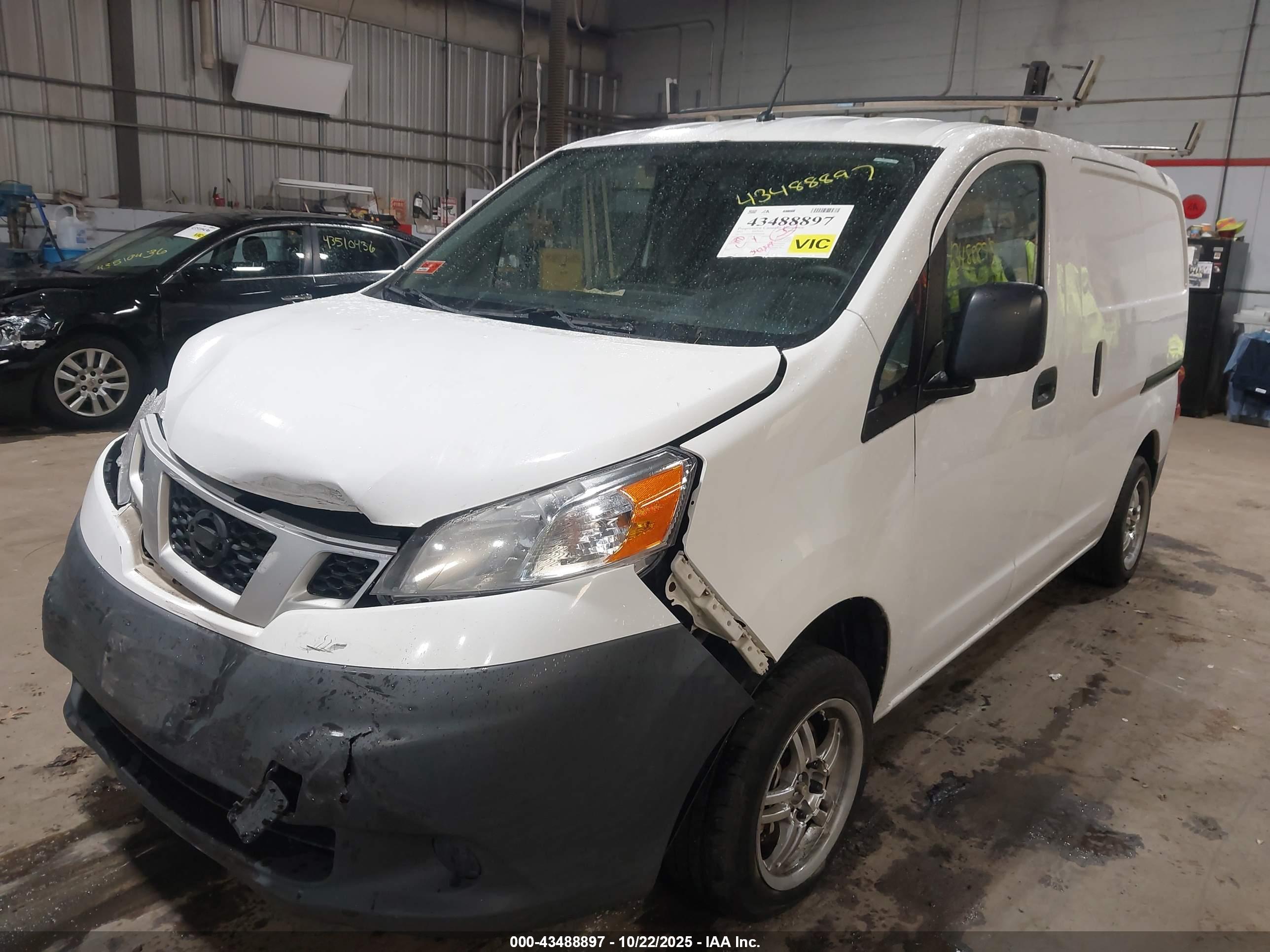NISSAN NV200 image 2
