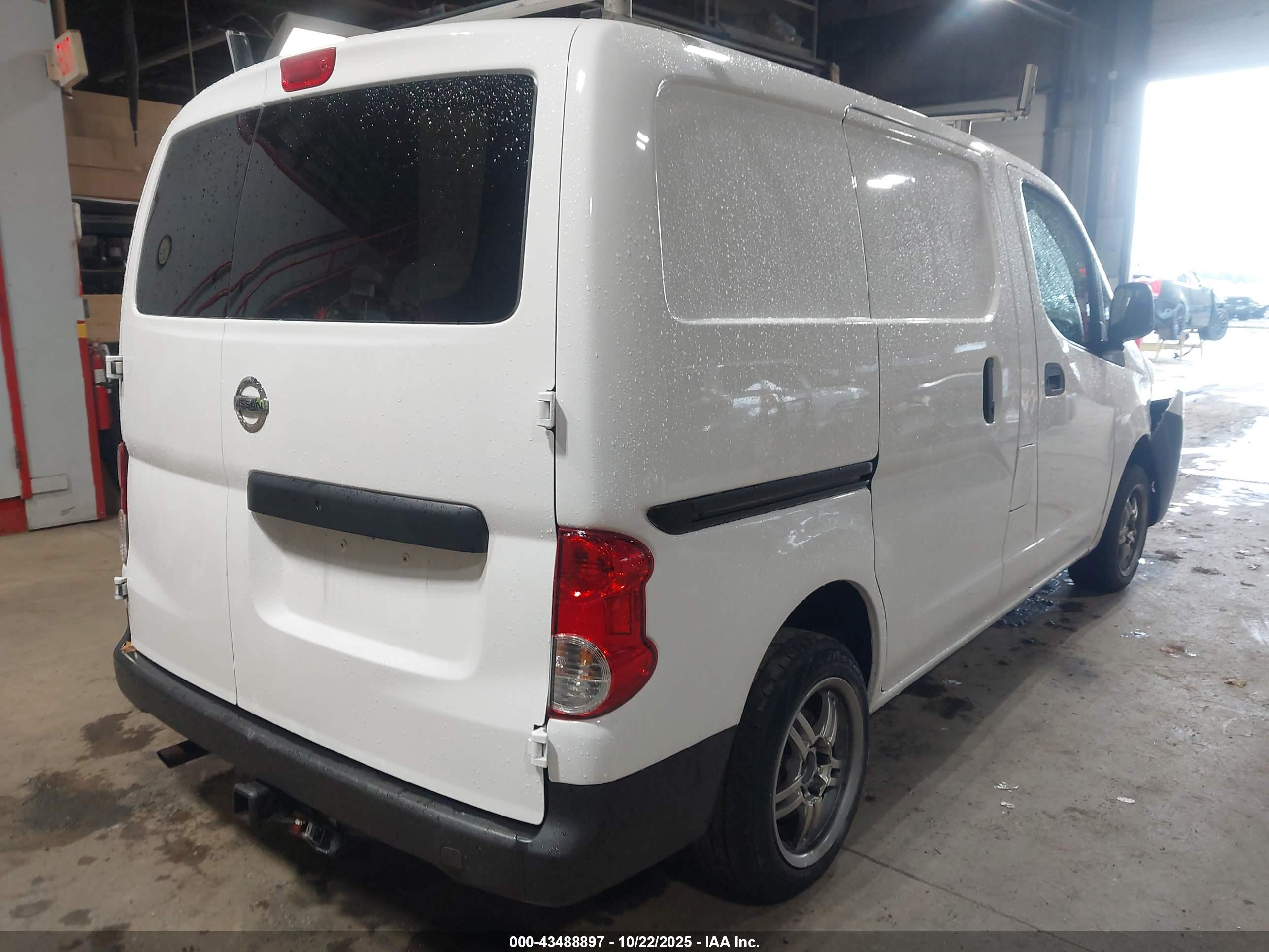 NISSAN NV200 image 4