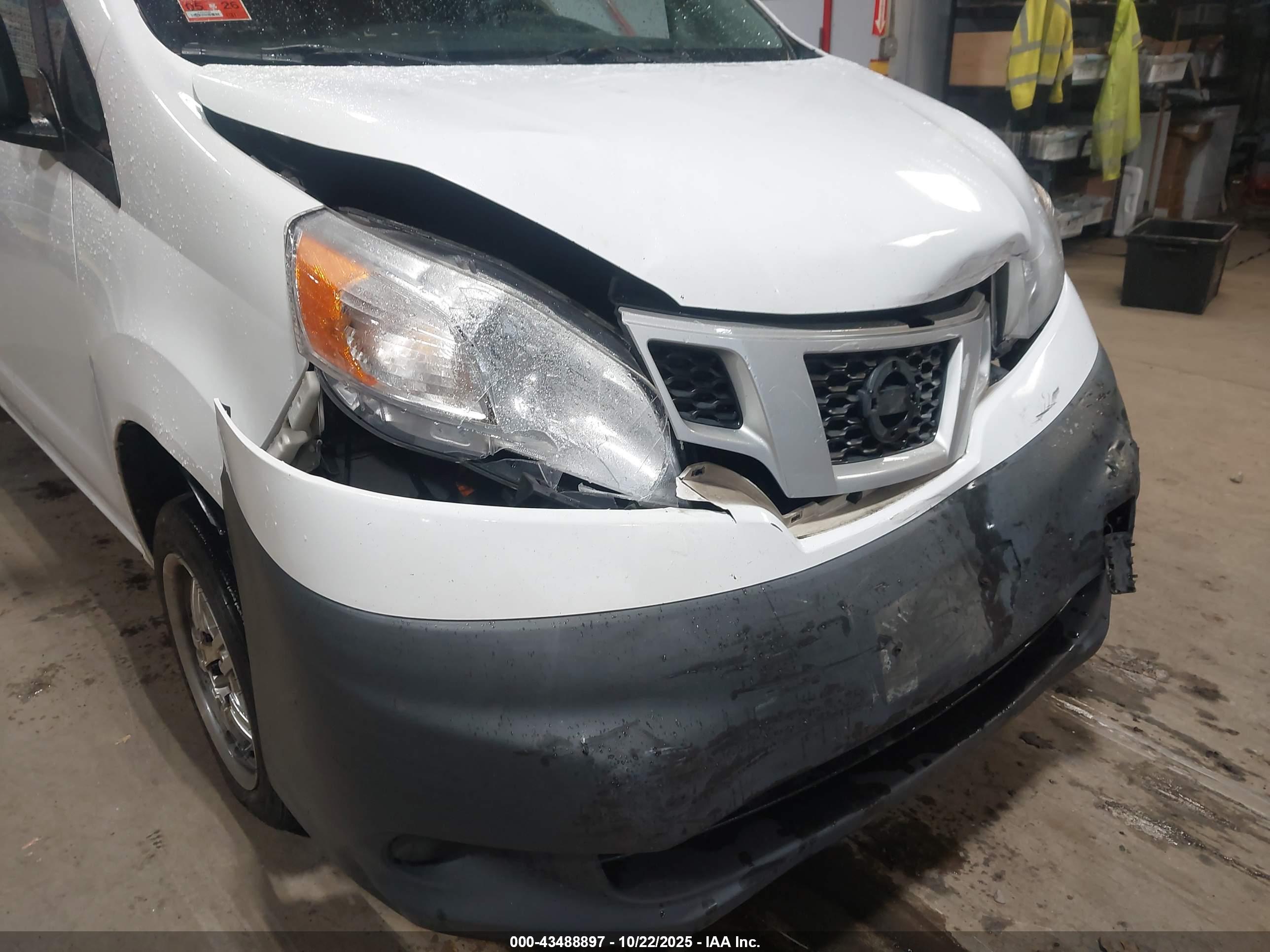 NISSAN NV200 image 6