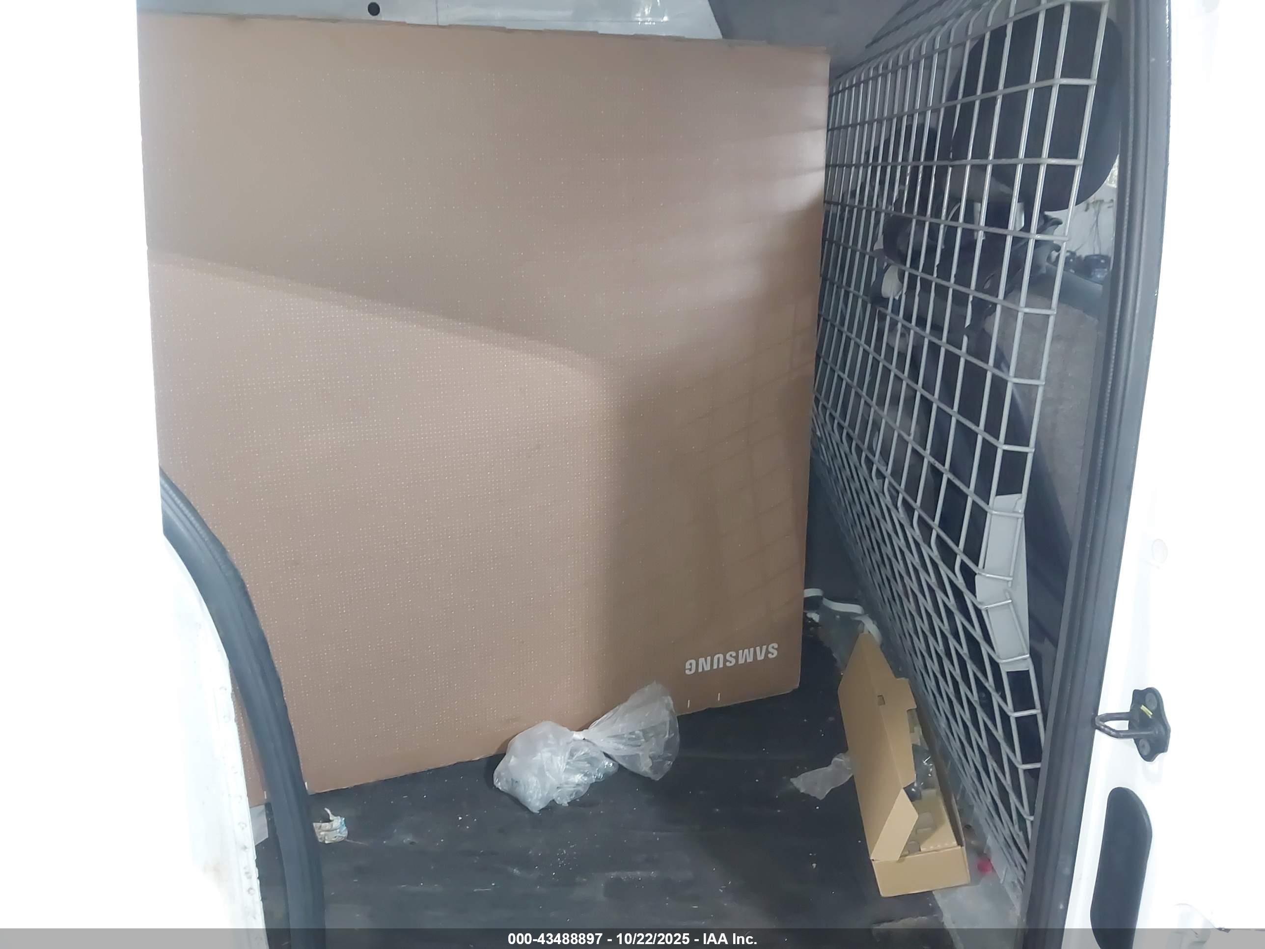 NISSAN NV200 image 8