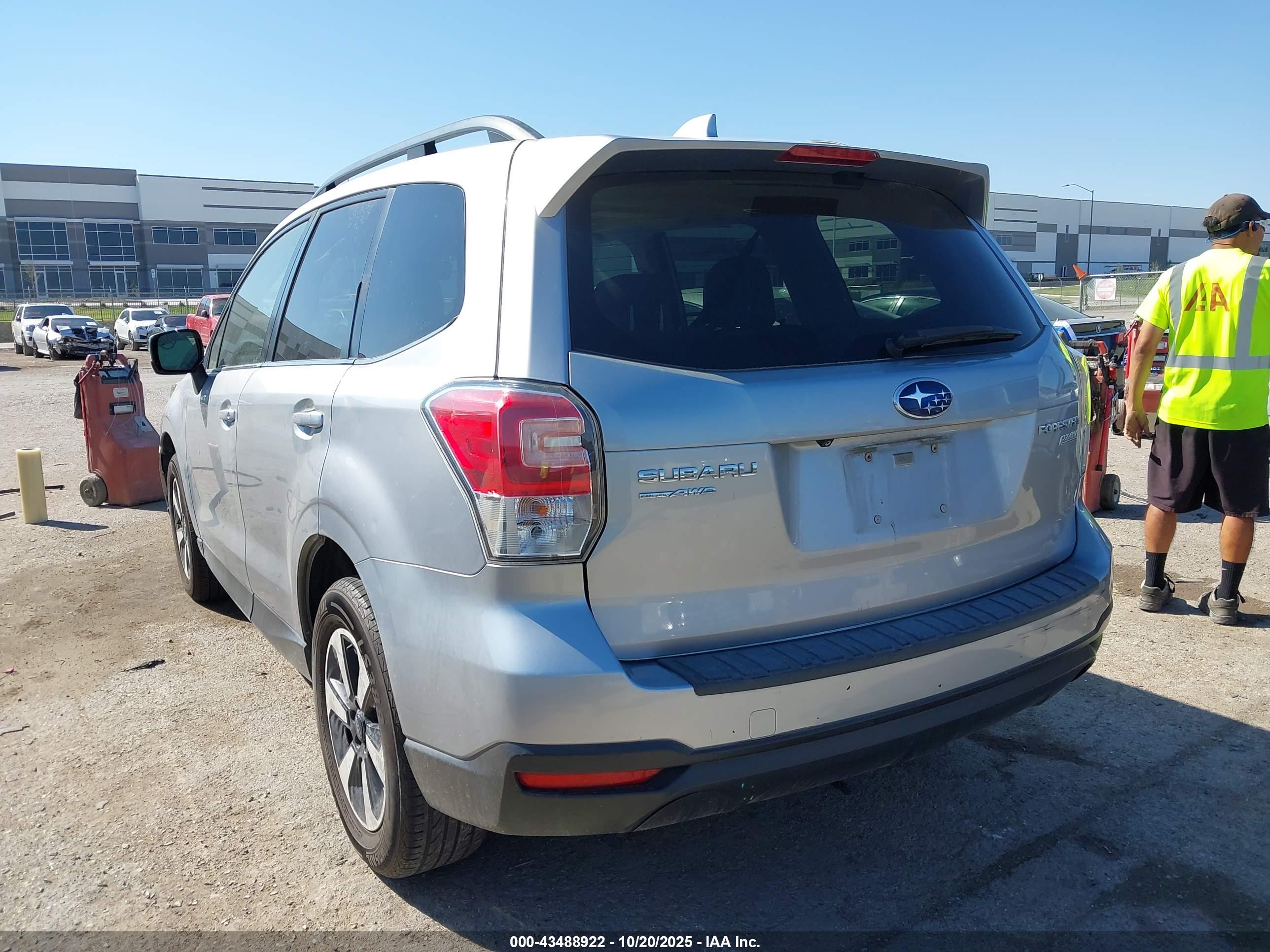 SUBARU FORESTER image 3