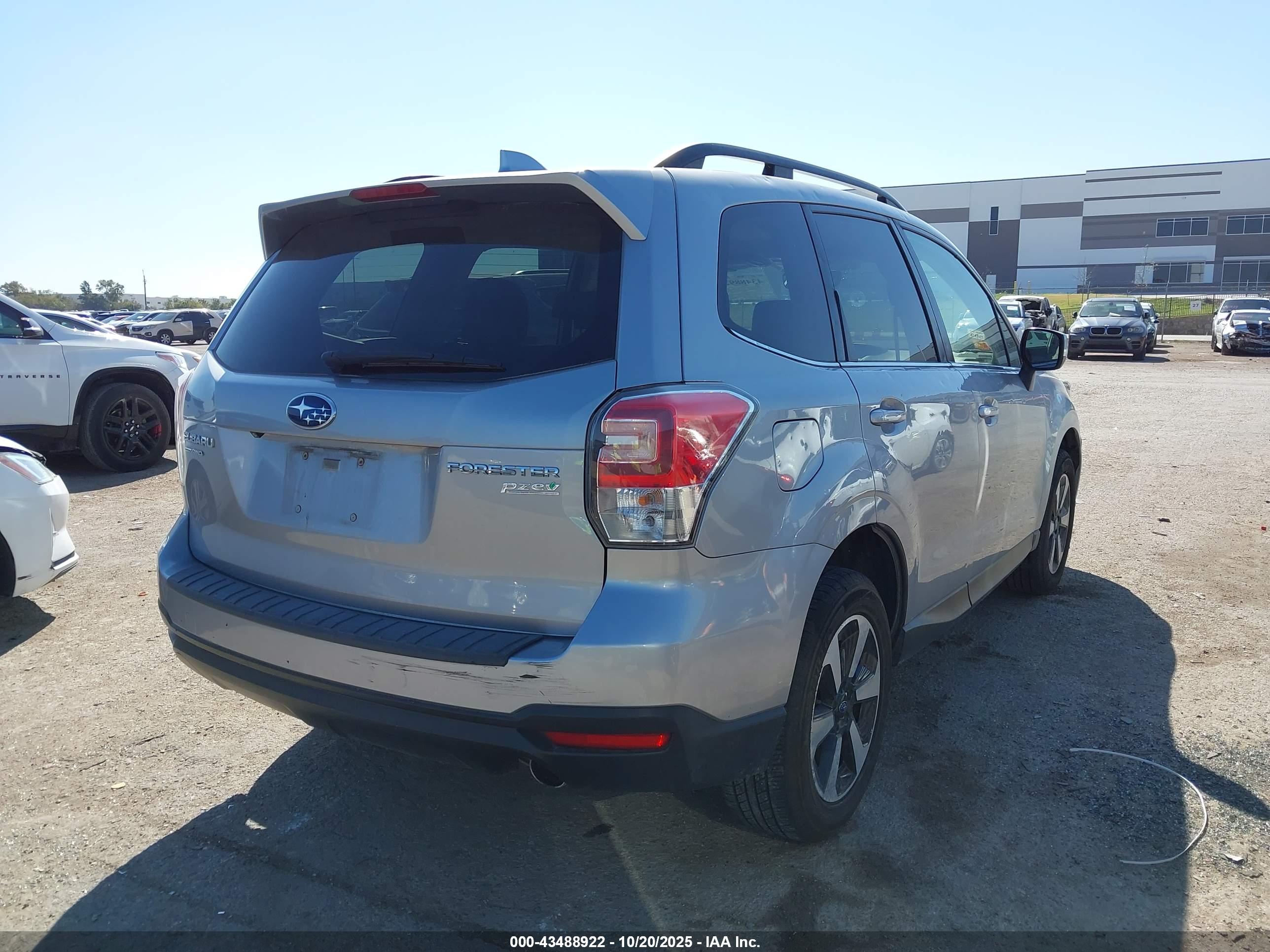 SUBARU FORESTER image 4