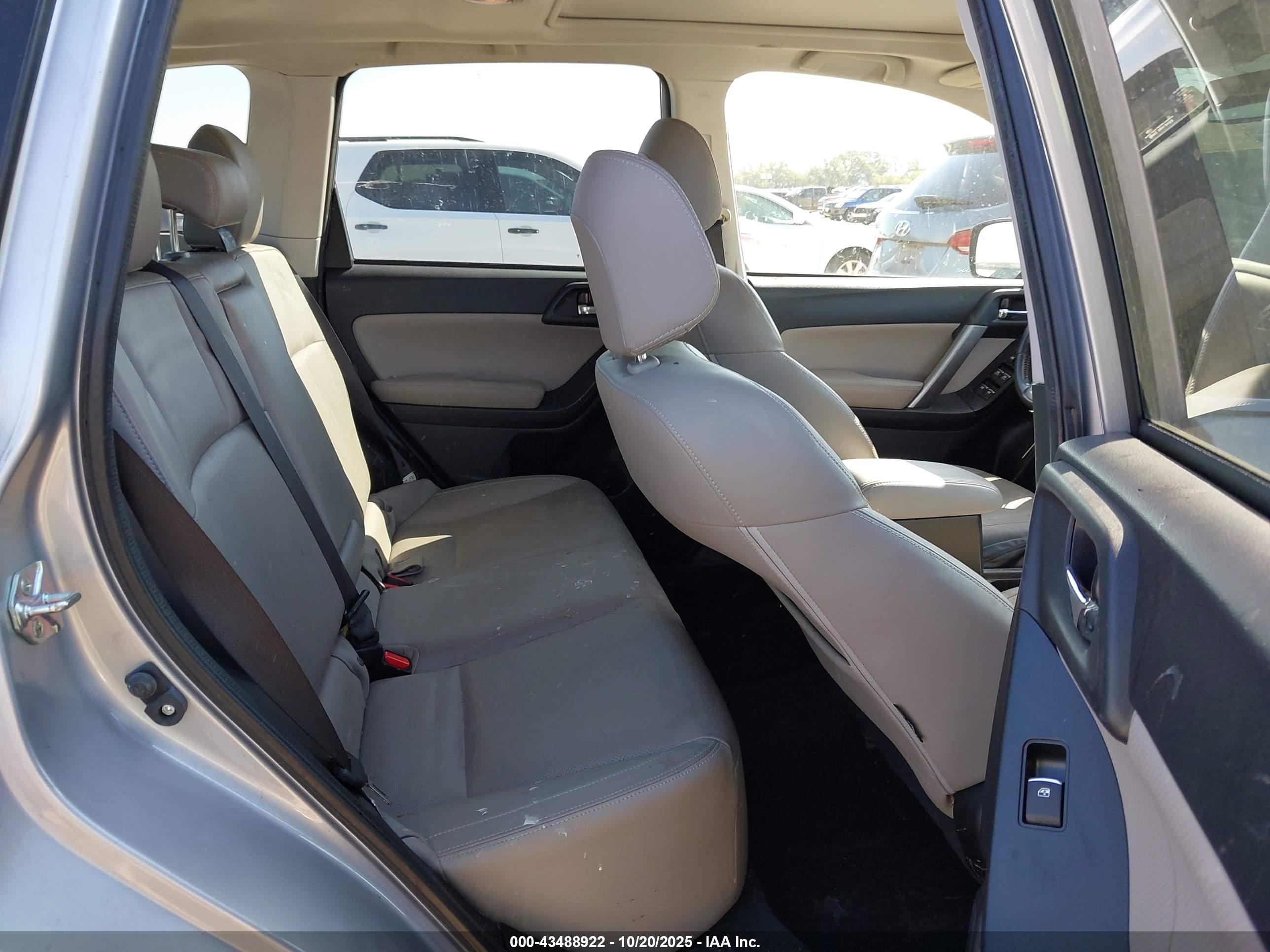 SUBARU FORESTER image 8