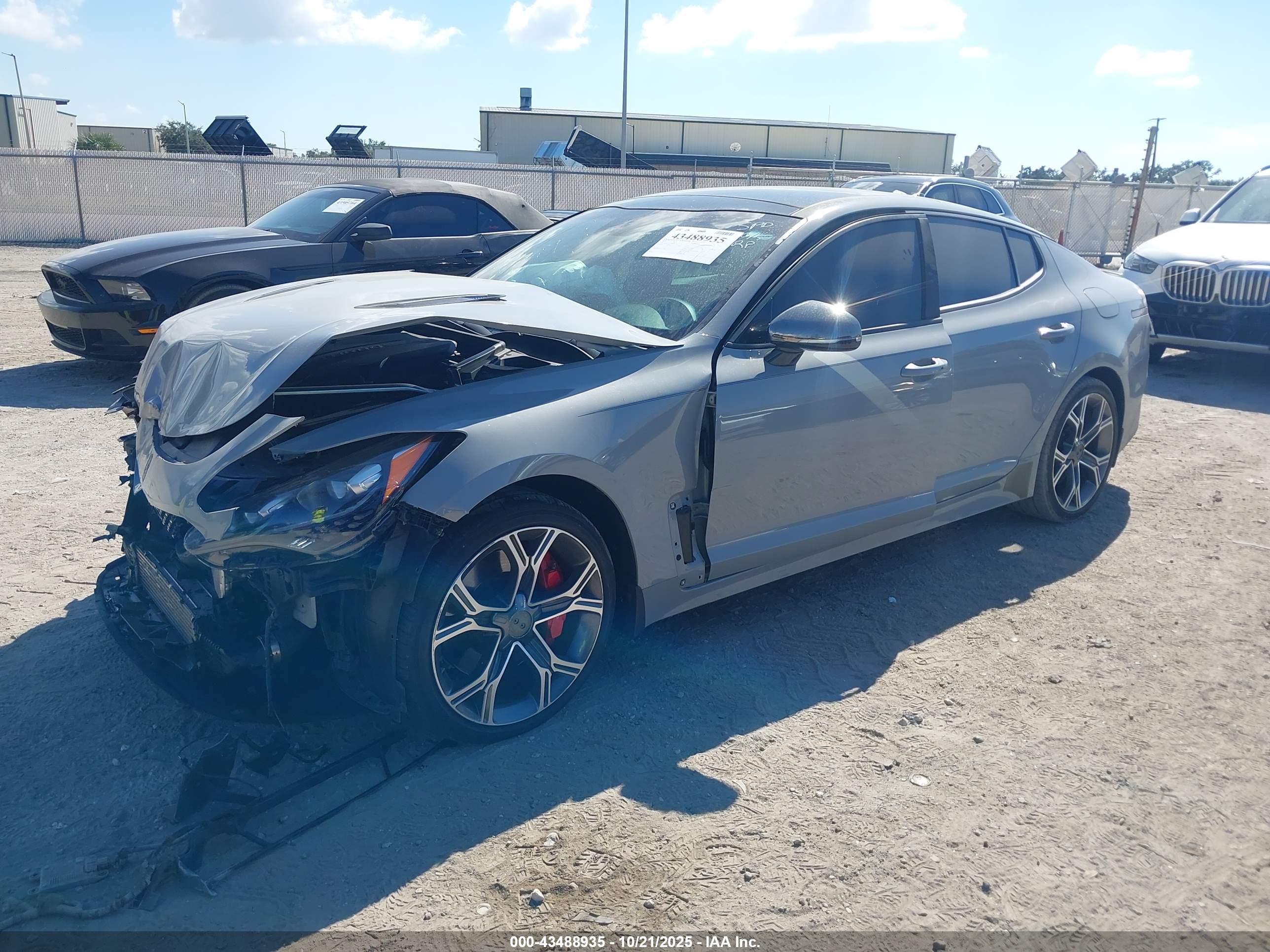 KIA STINGER image 2