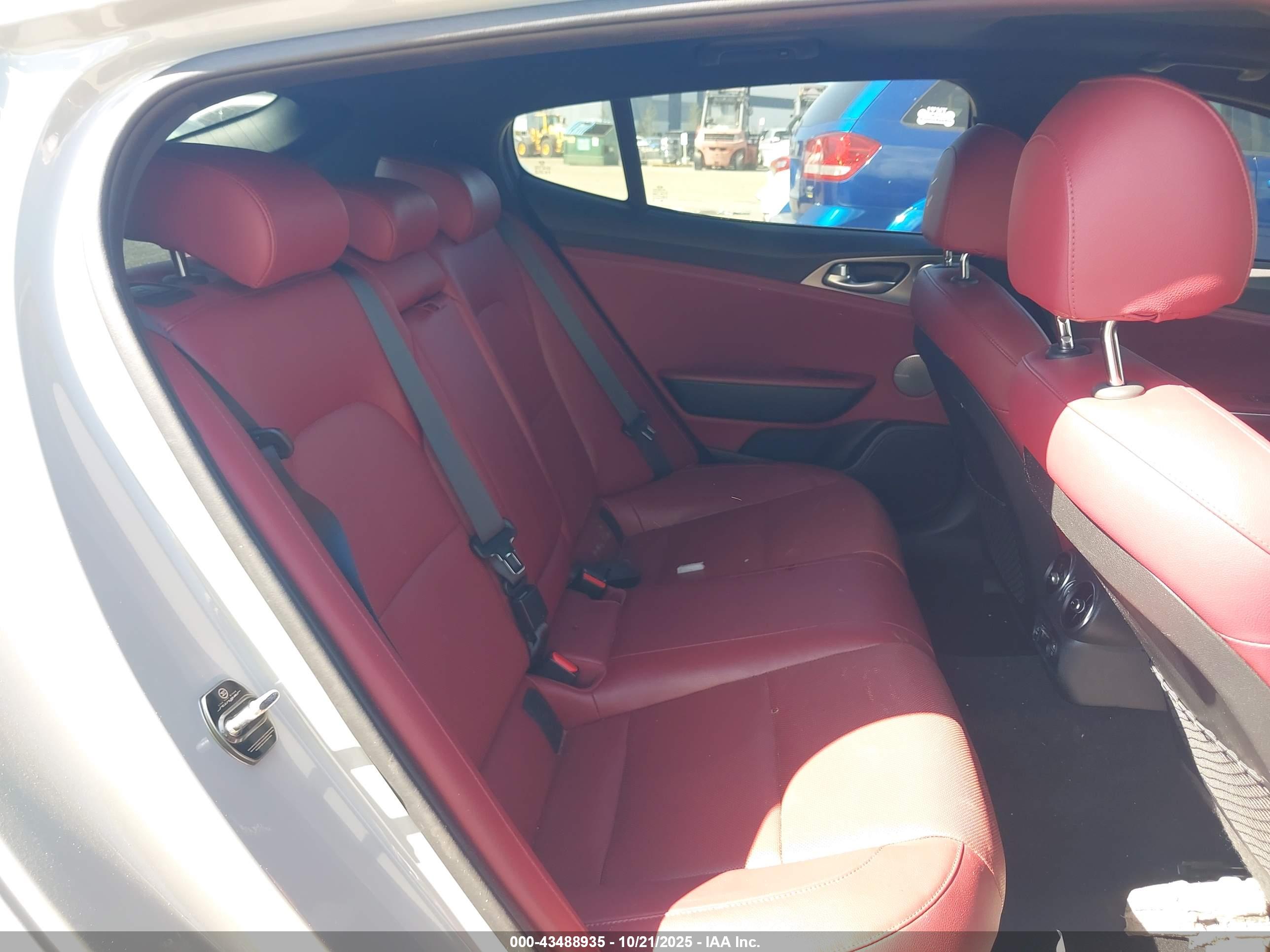 KIA STINGER image 8