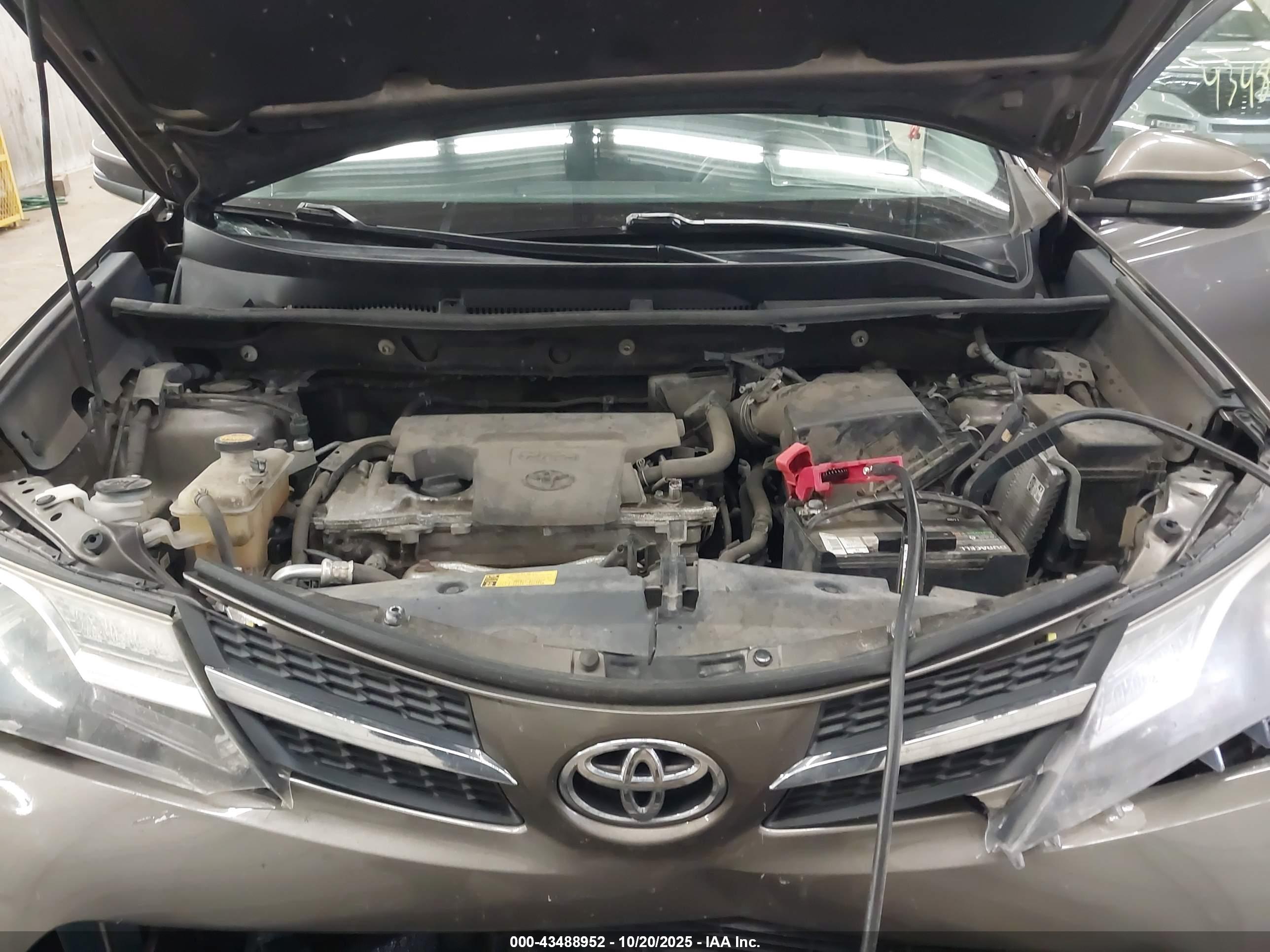 TOYOTA RAV4 image 10
