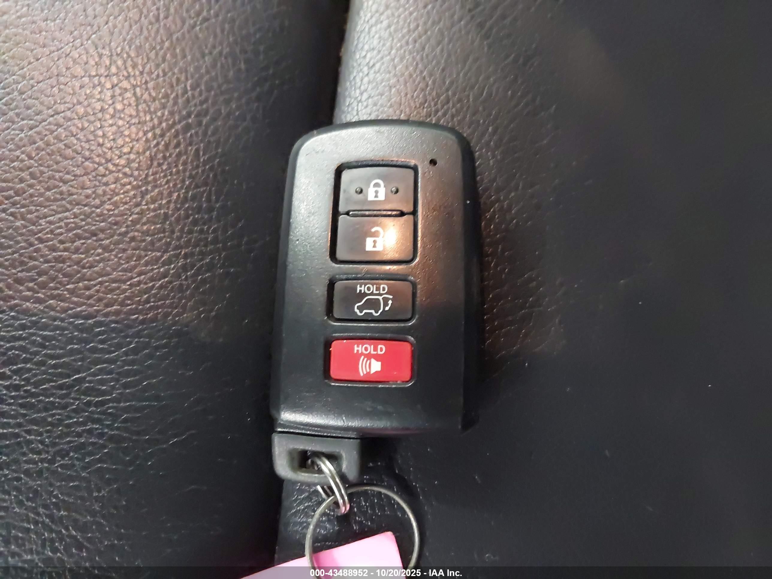 TOYOTA RAV4 image 11