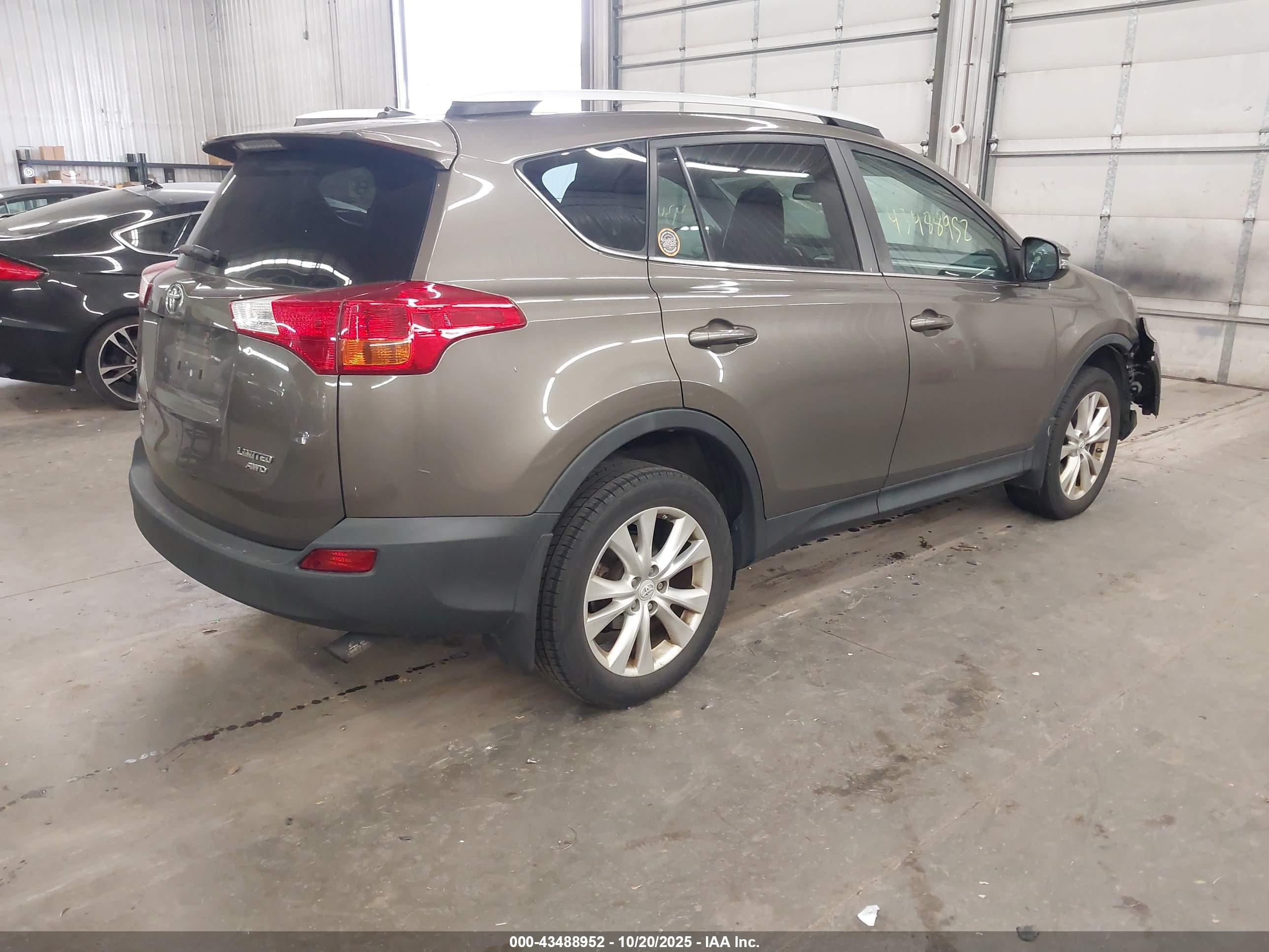 TOYOTA RAV4 image 4