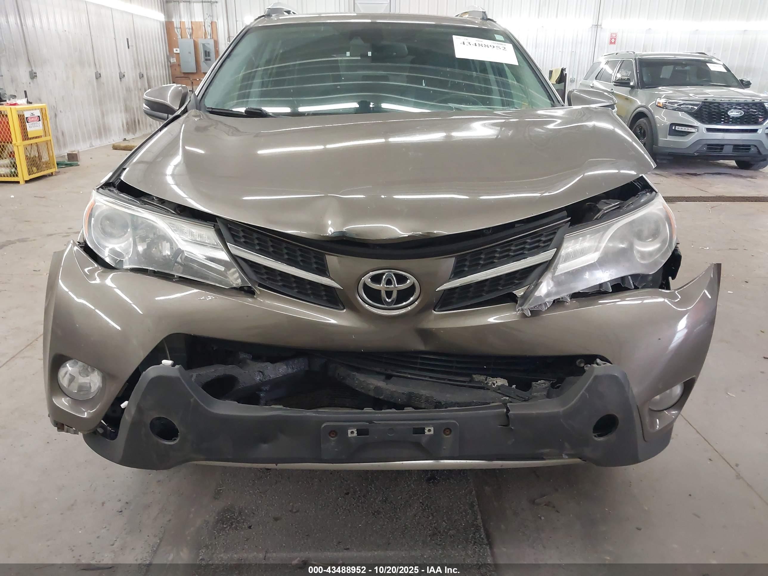 TOYOTA RAV4 image 6