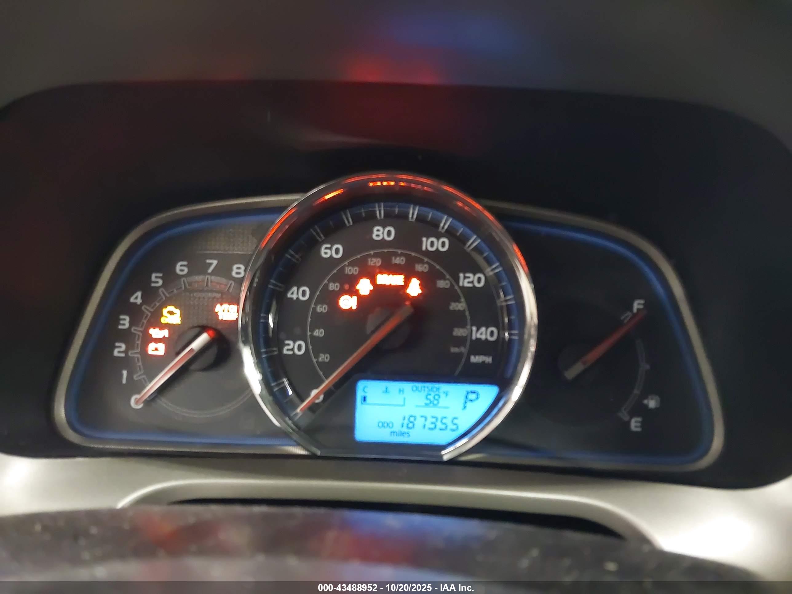 TOYOTA RAV4 image 7