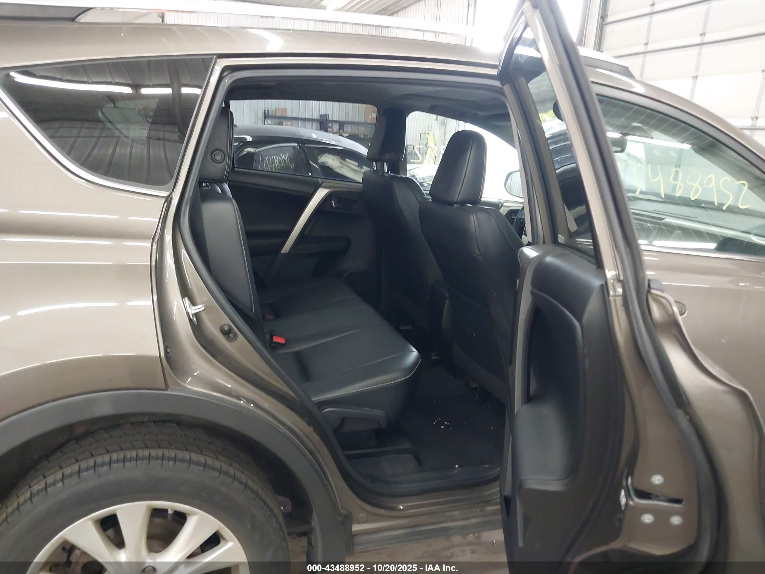 TOYOTA RAV4 image 8