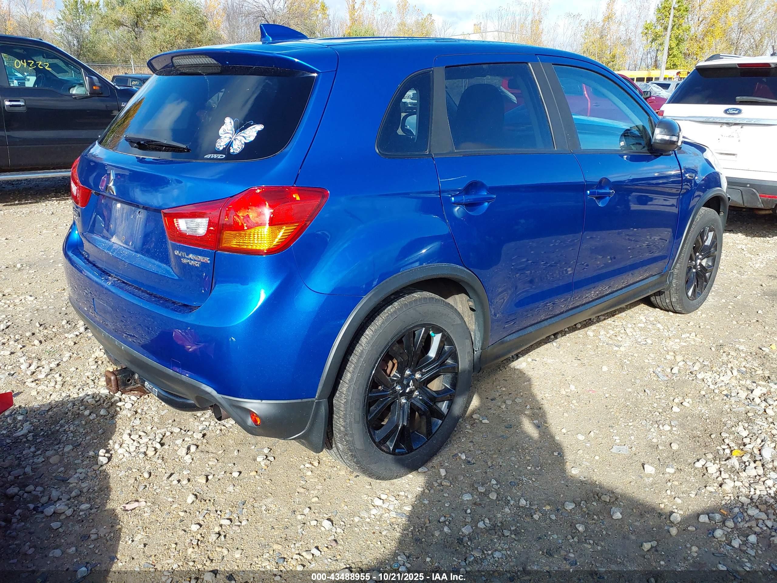 MITSUBISHI OUTLANDER image 4