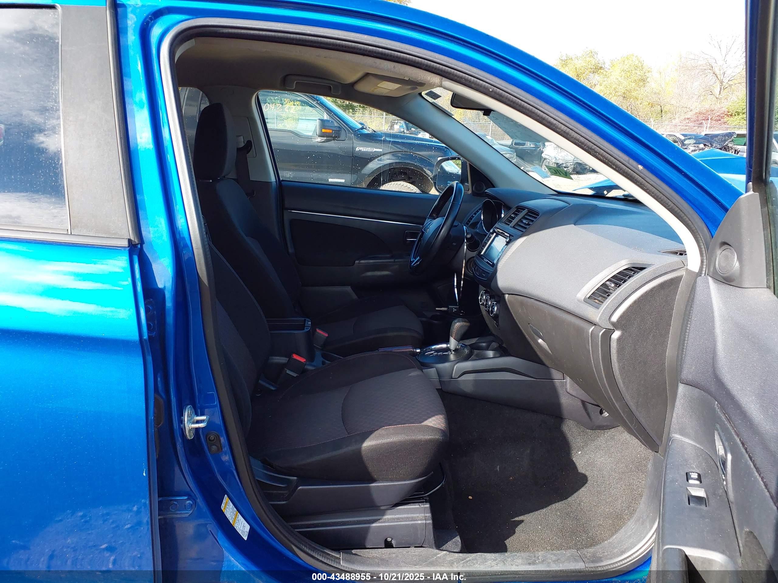MITSUBISHI OUTLANDER image 5