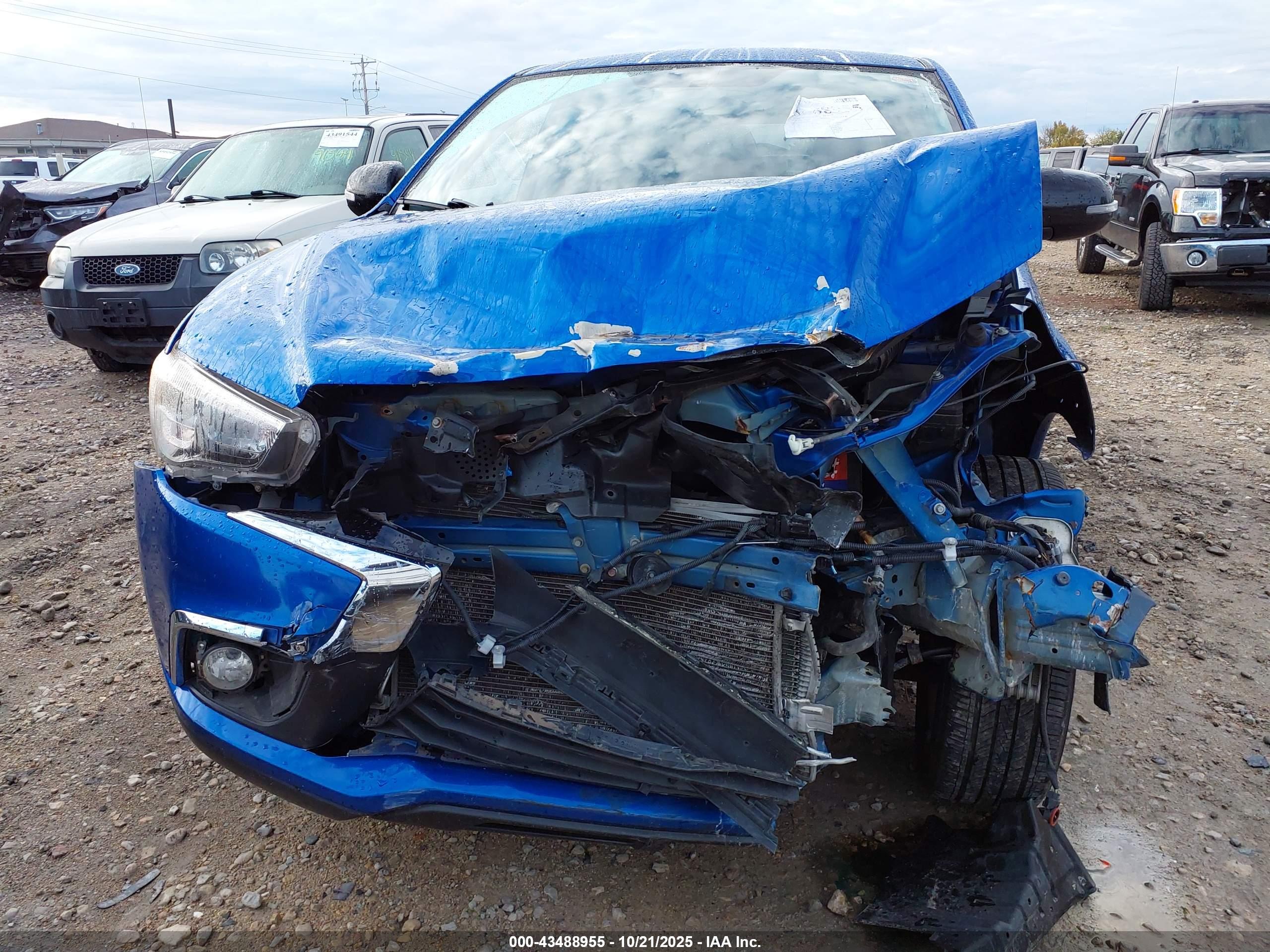 MITSUBISHI OUTLANDER image 6