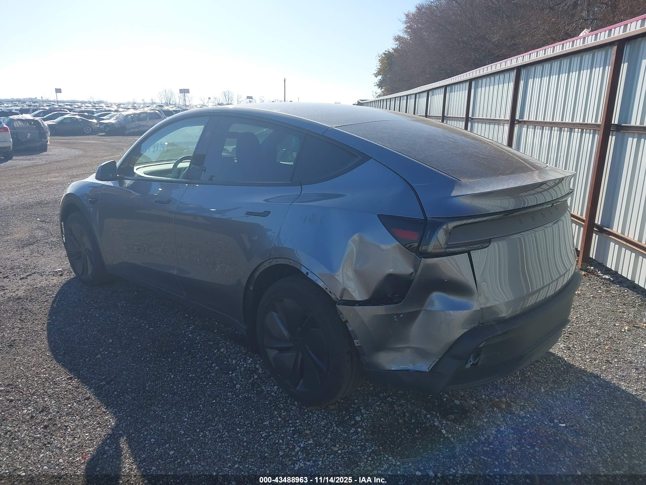 TESLA MODEL image 3
