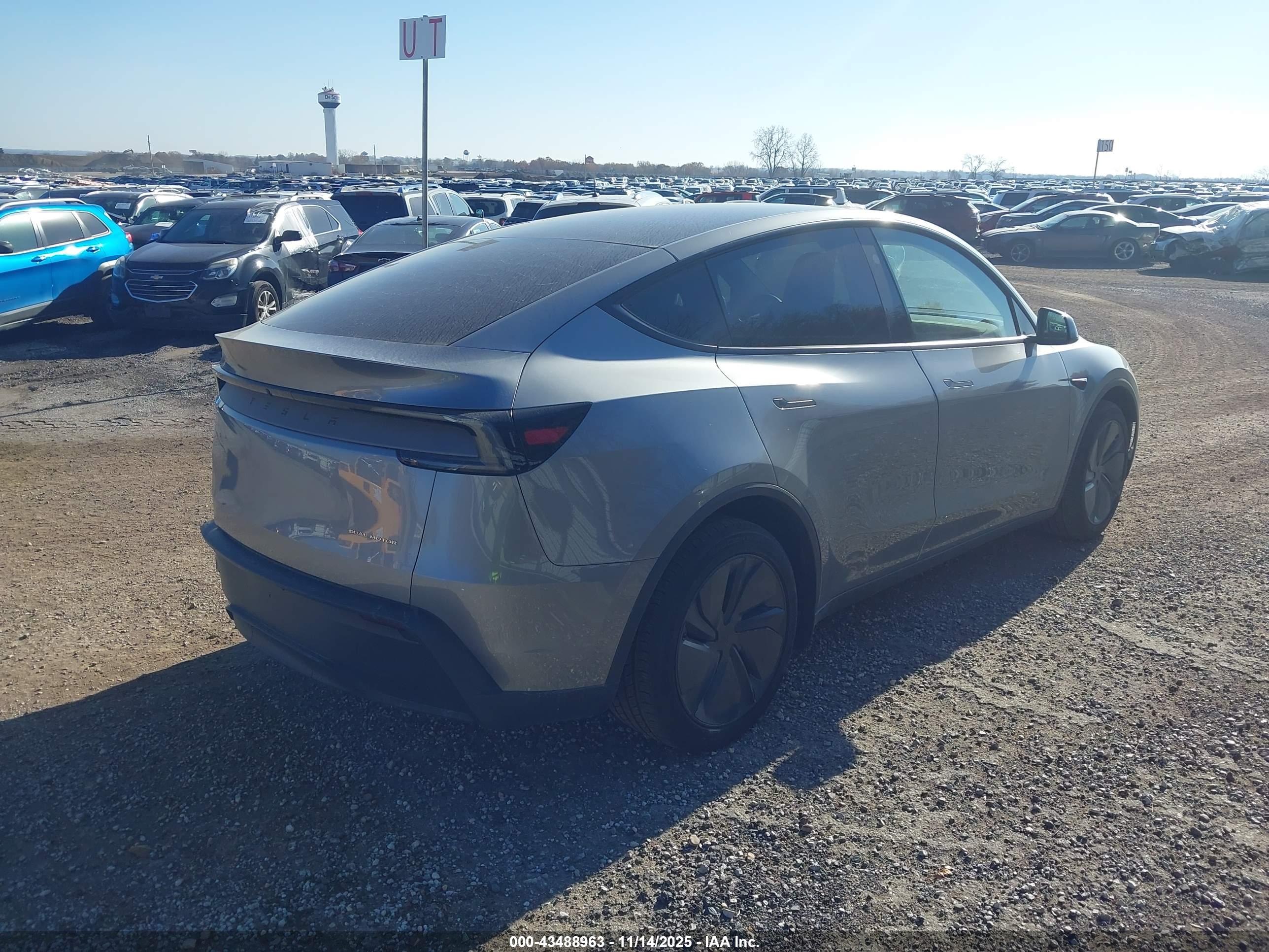 TESLA MODEL image 4
