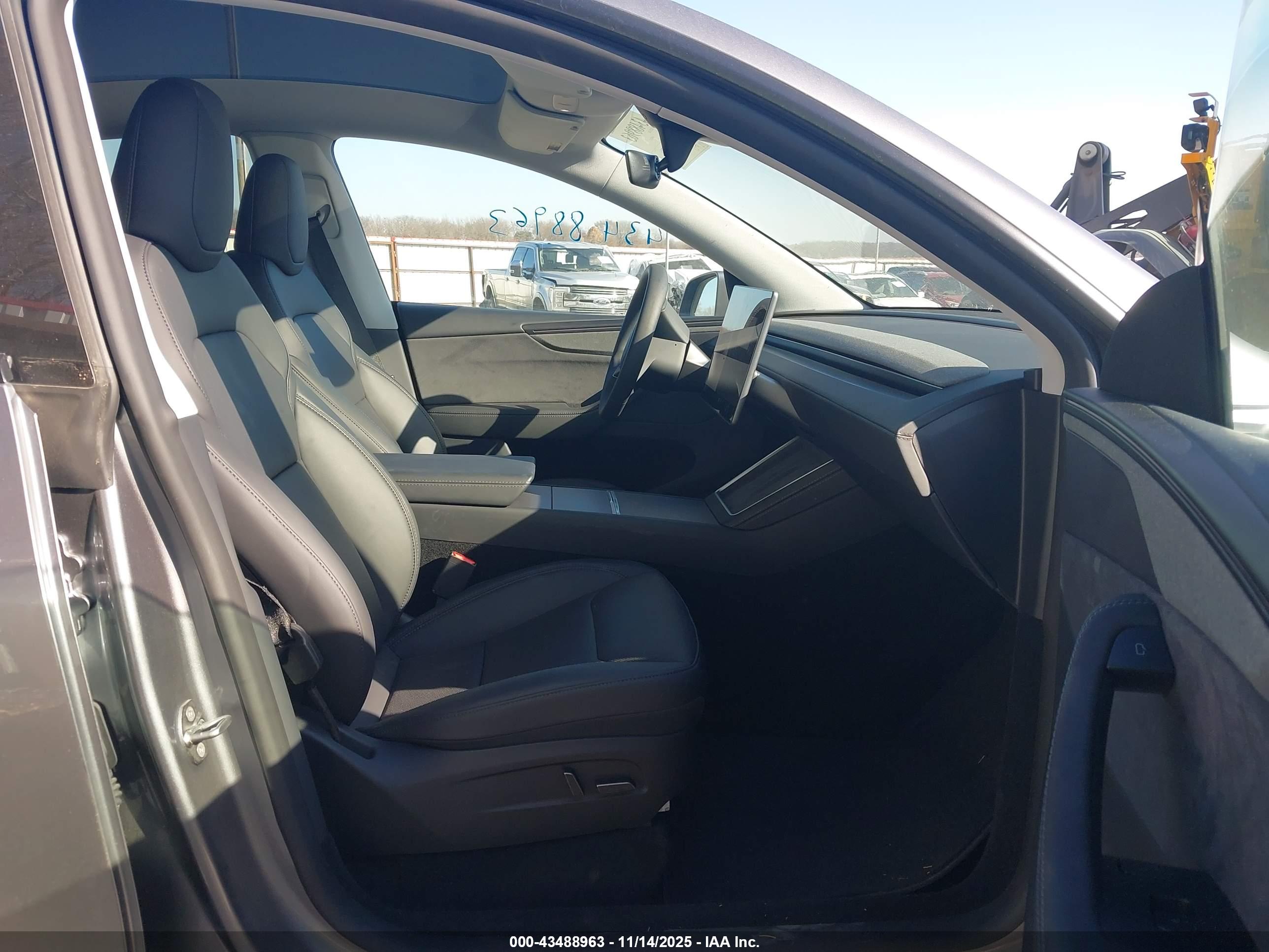 TESLA MODEL image 5