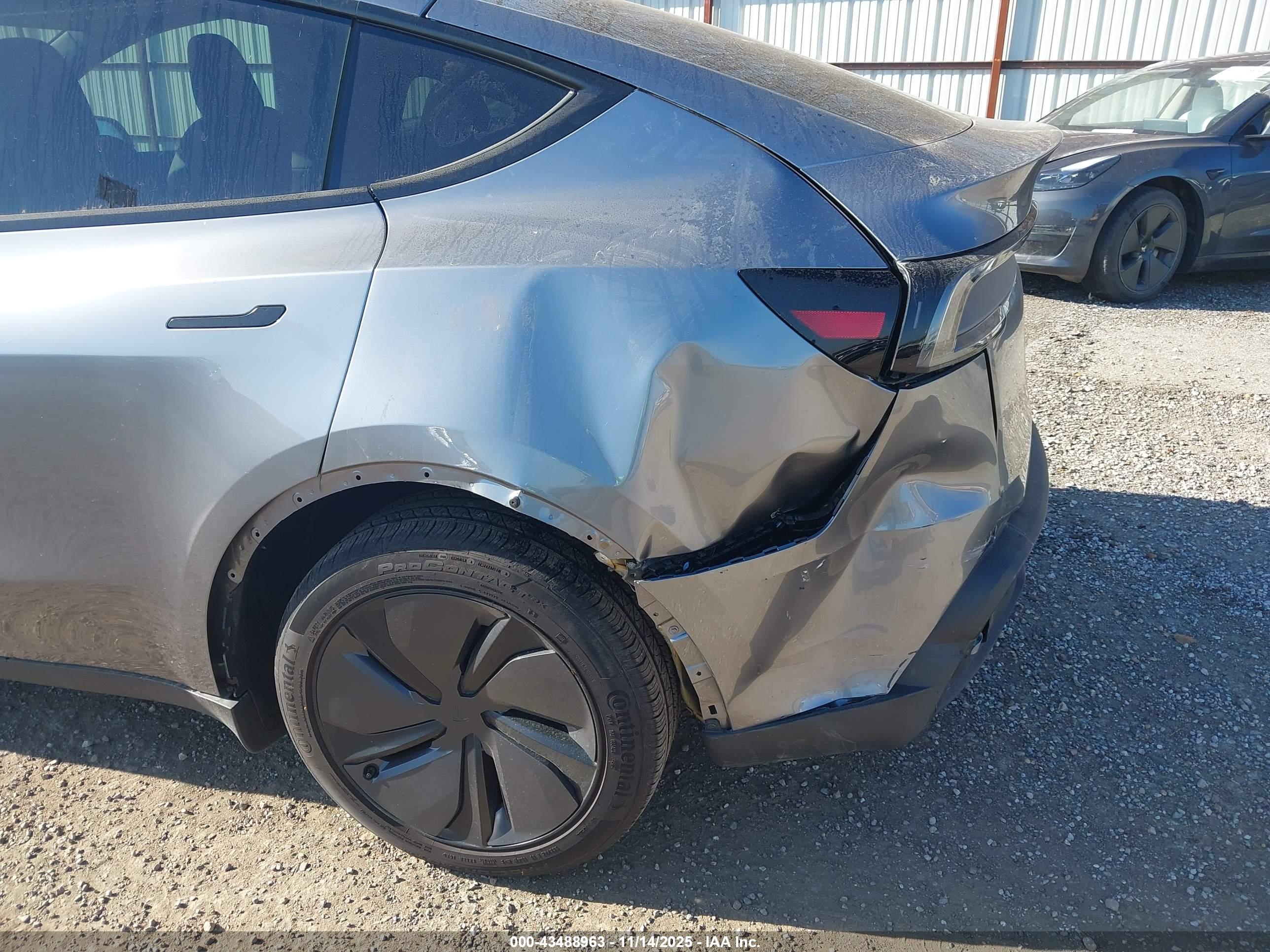 TESLA MODEL image 6