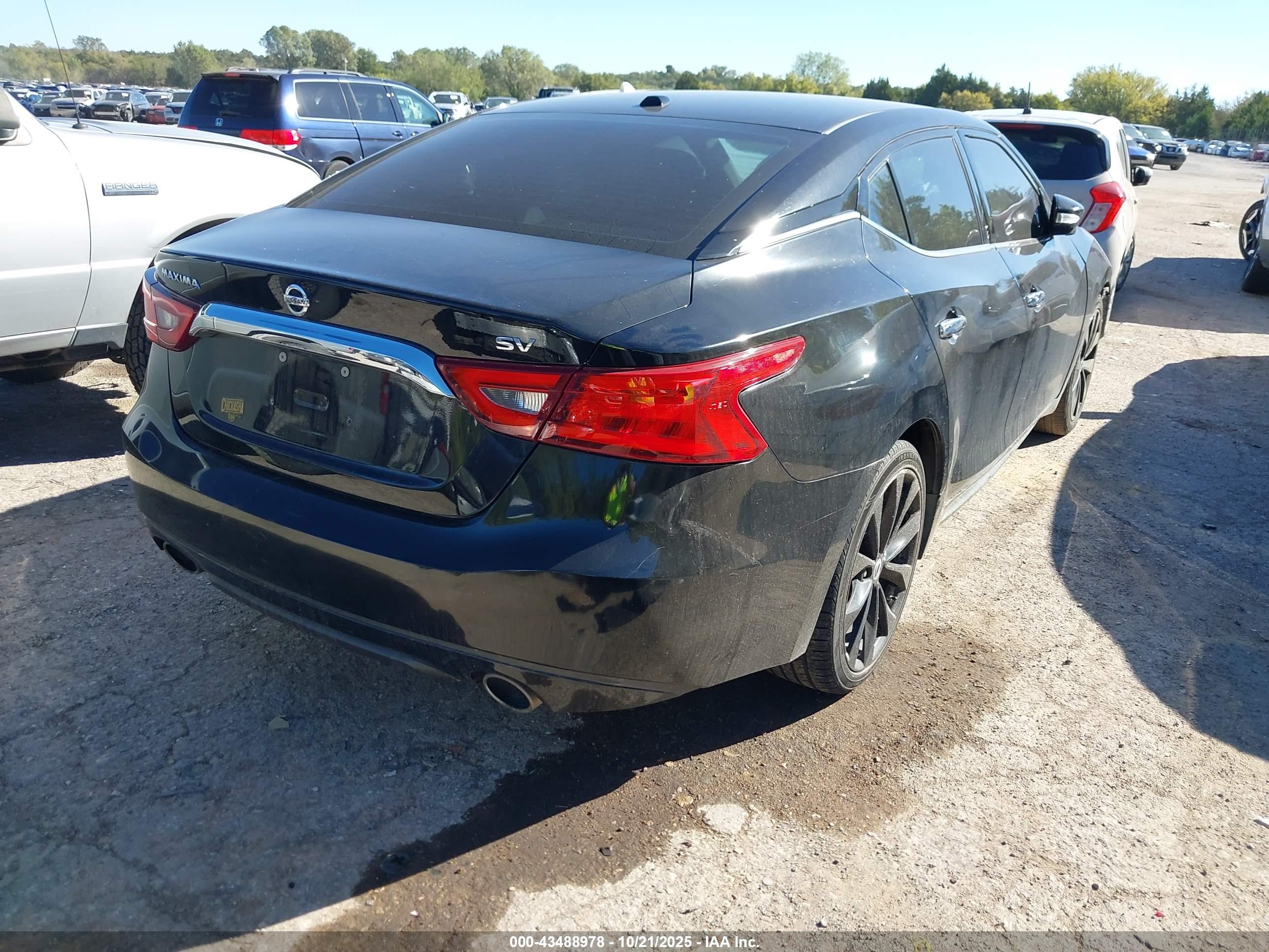 NISSAN MAXIMA image 4