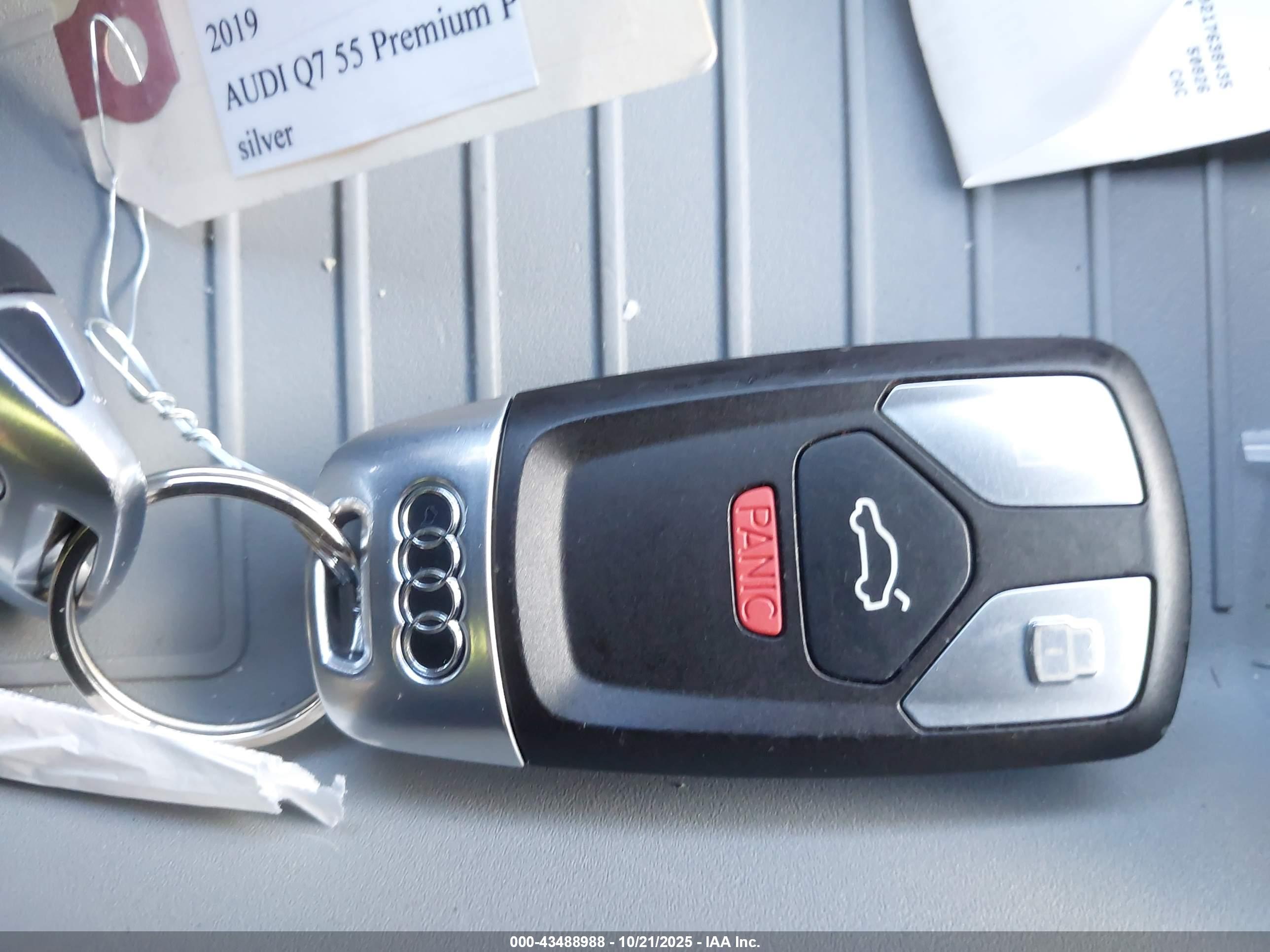 AUDI Q7 image 11