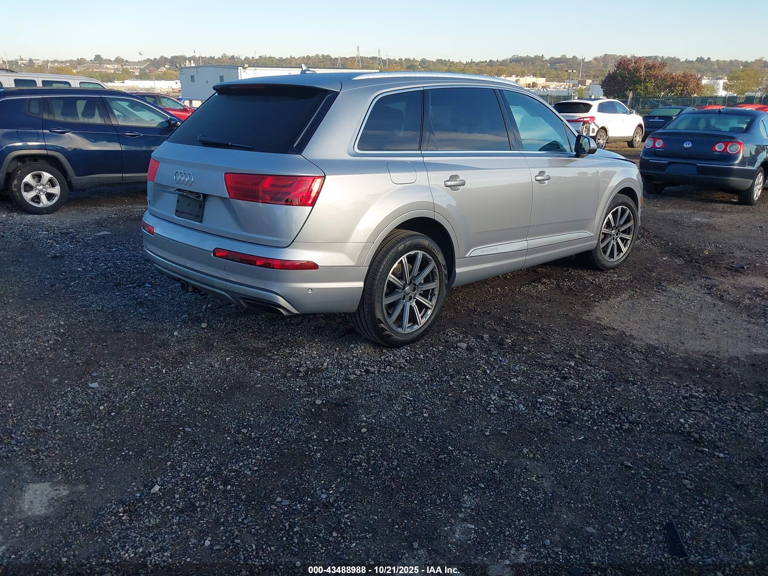 AUDI Q7 image 4