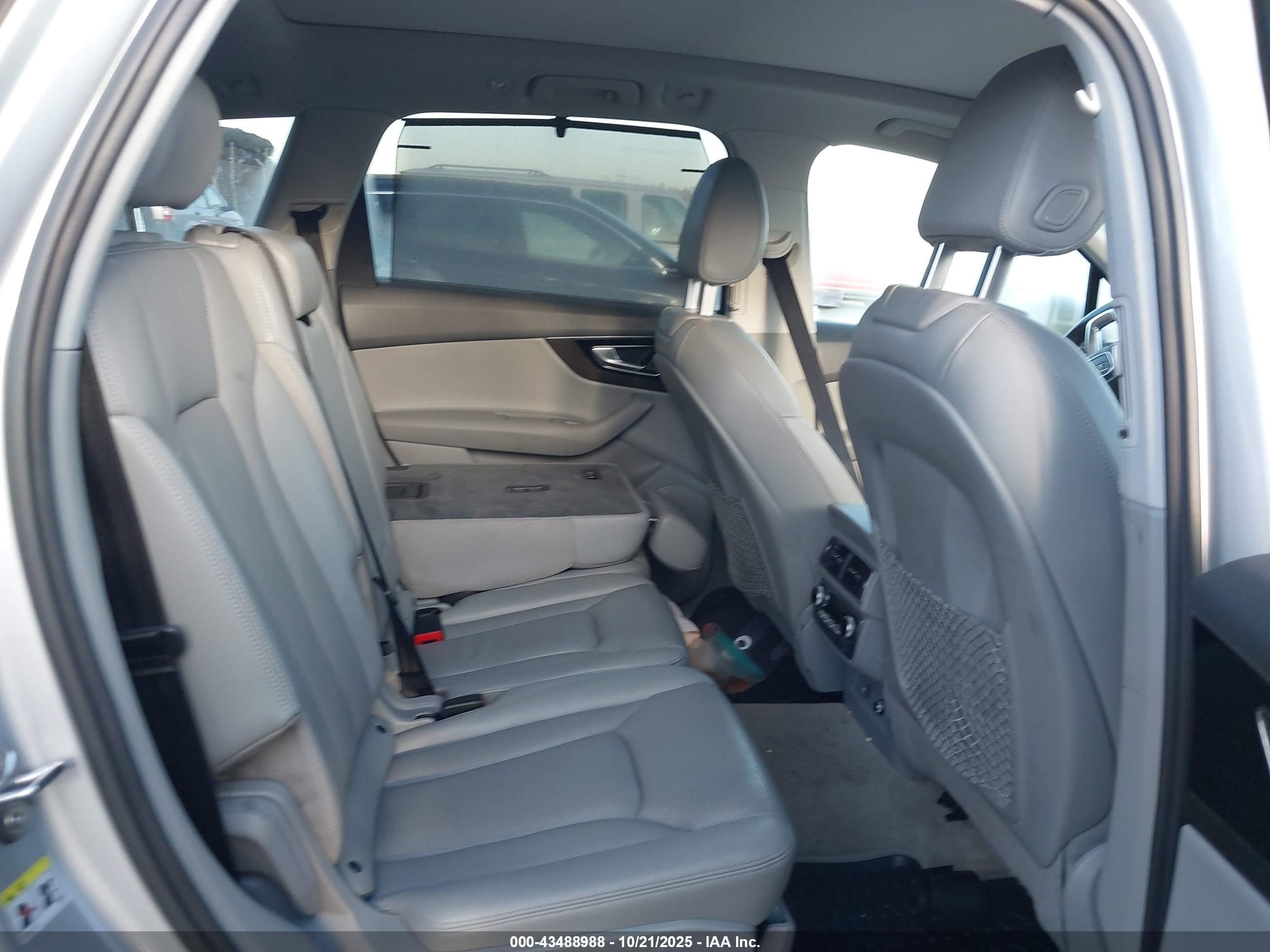 AUDI Q7 image 8