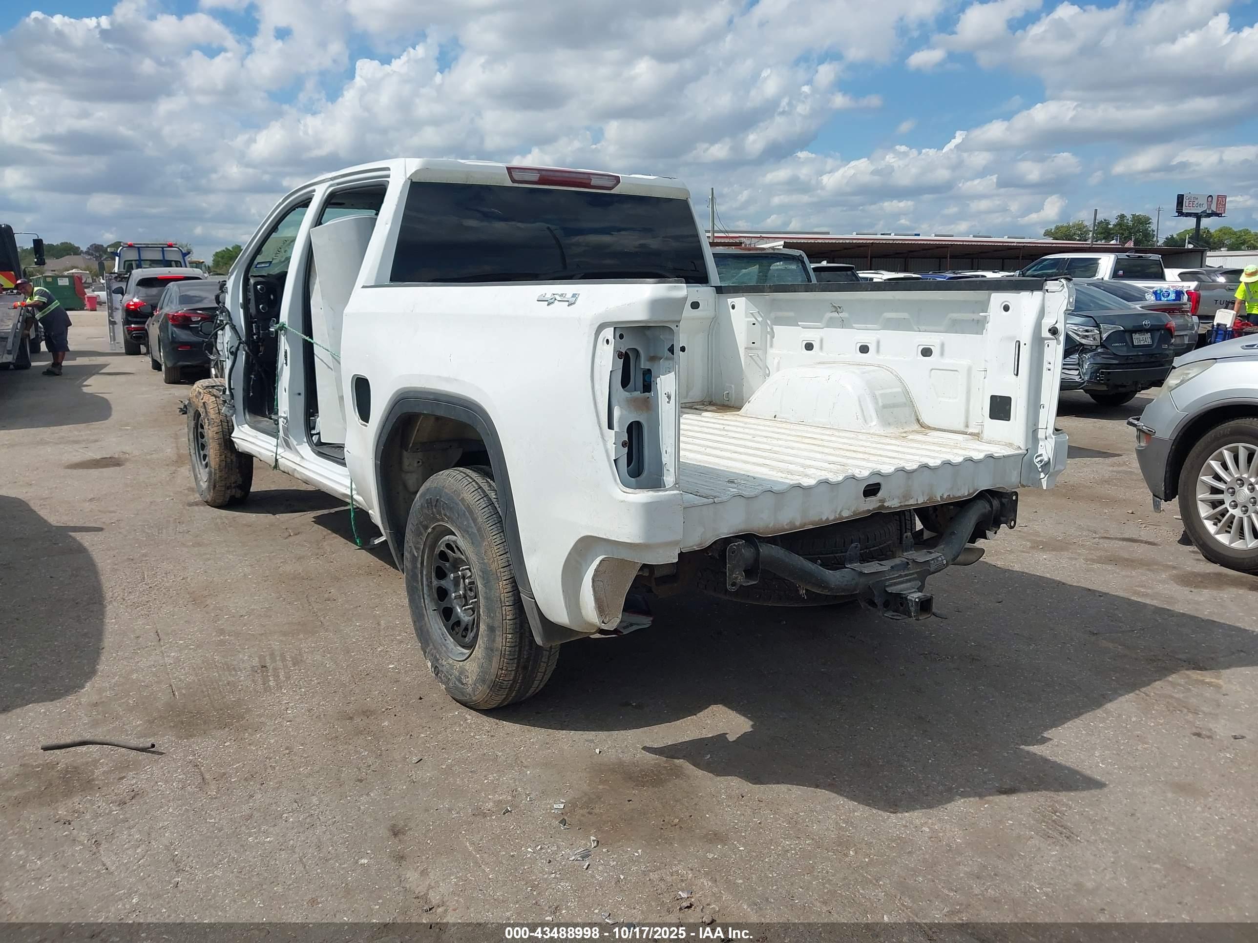 GMC SIERRA image 3