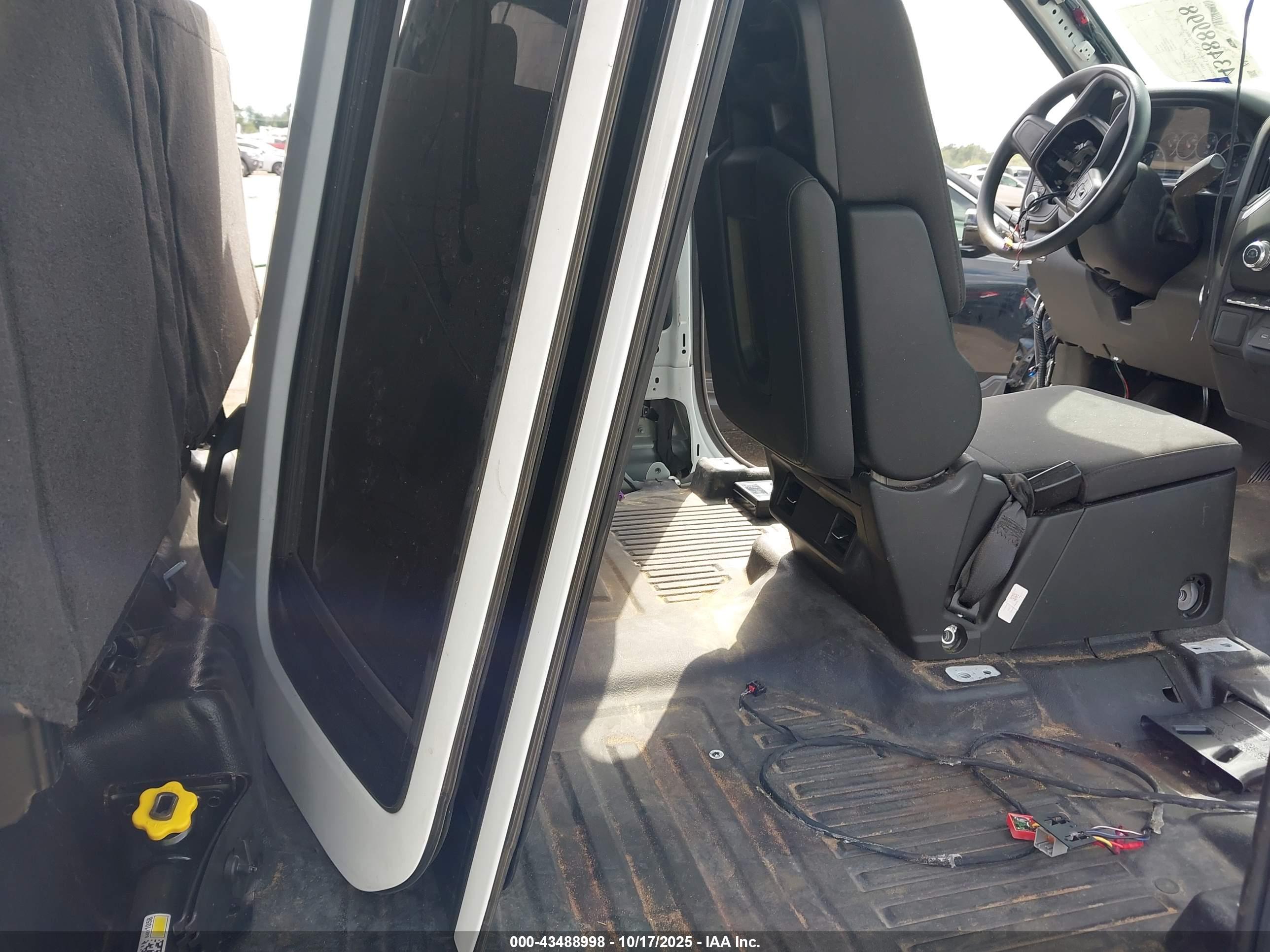 GMC SIERRA image 8