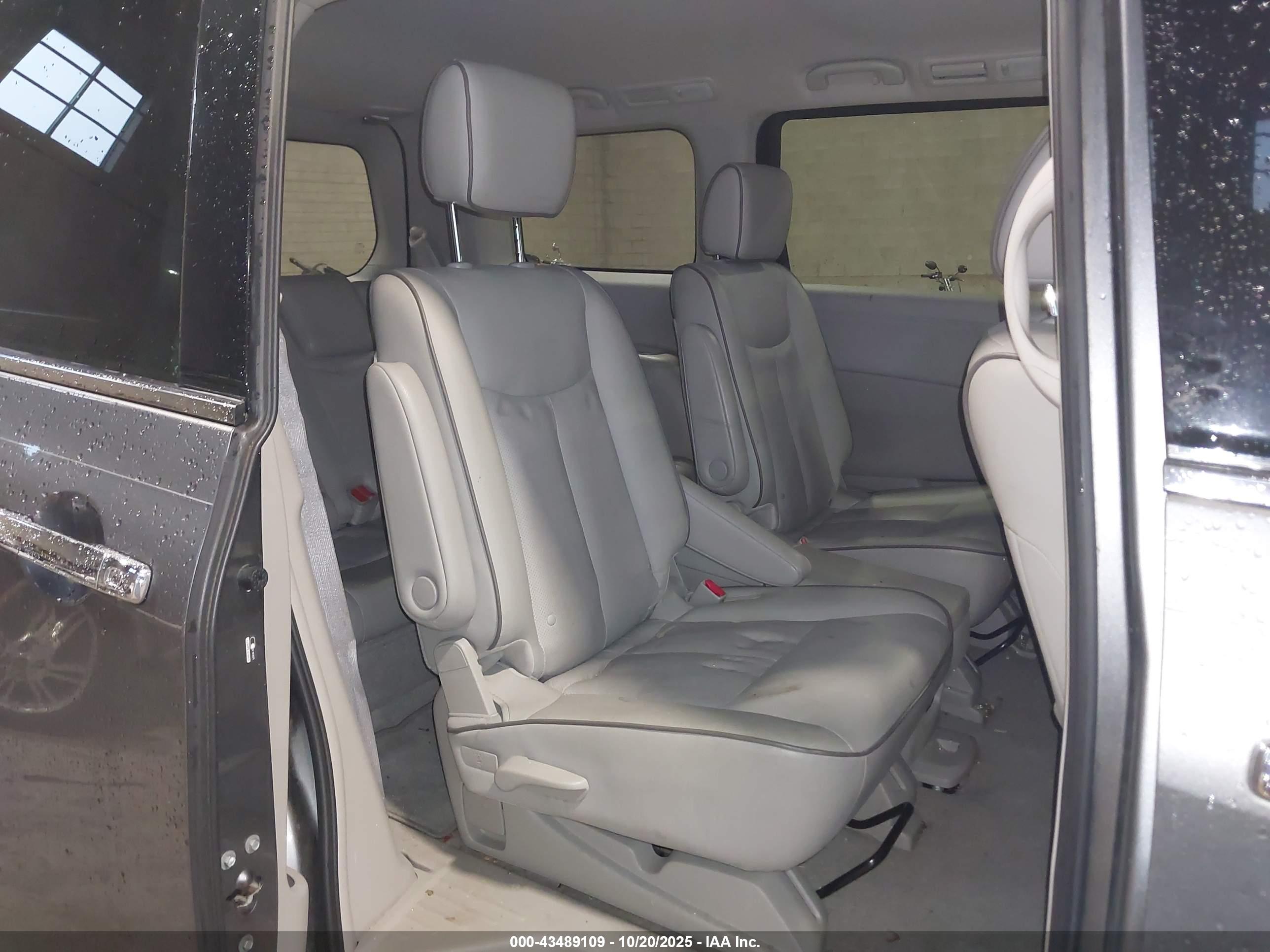 NISSAN QUEST image 8