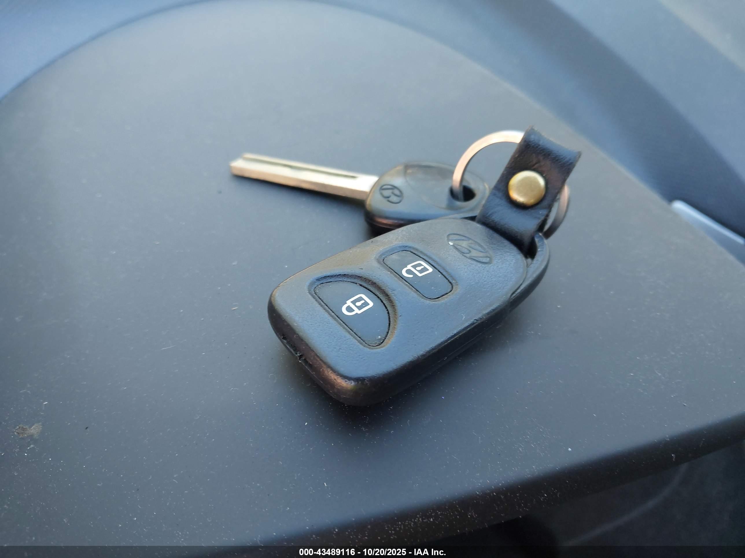 HYUNDAI ACCENT image 11