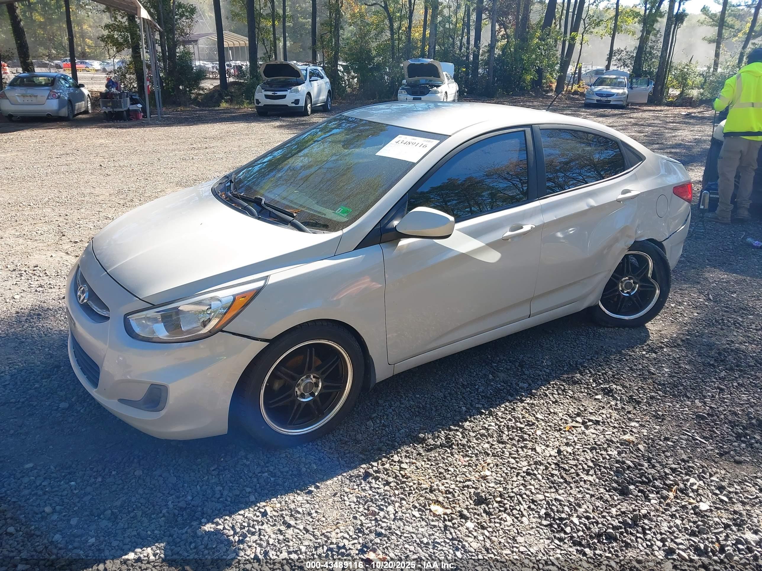 HYUNDAI ACCENT image 2