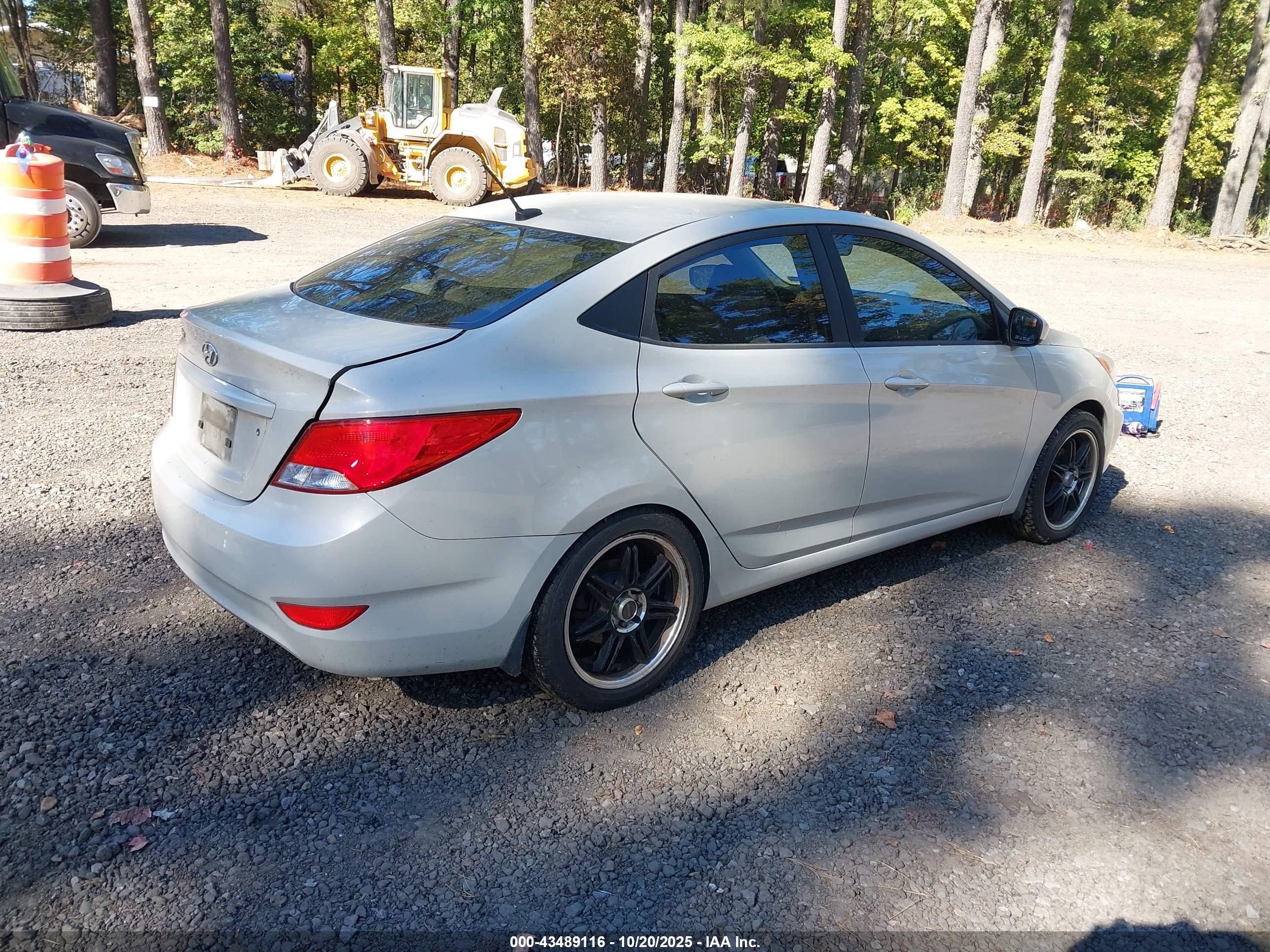 HYUNDAI ACCENT image 4