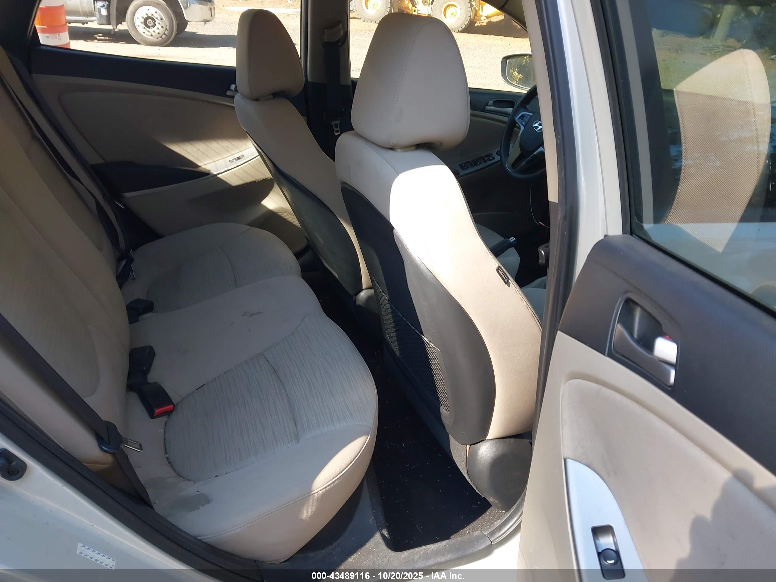 HYUNDAI ACCENT image 8