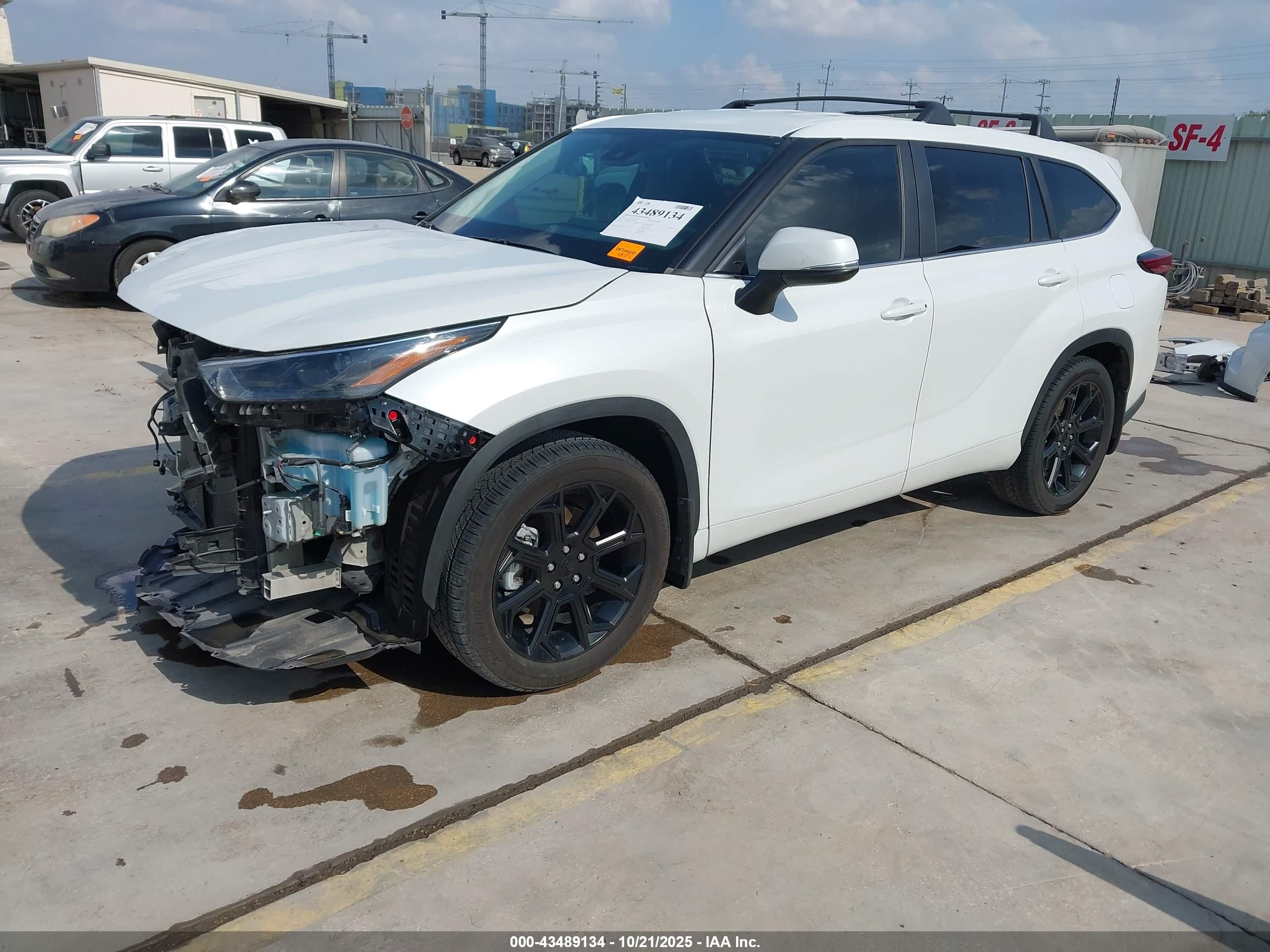 TOYOTA HIGHLANDER image 2
