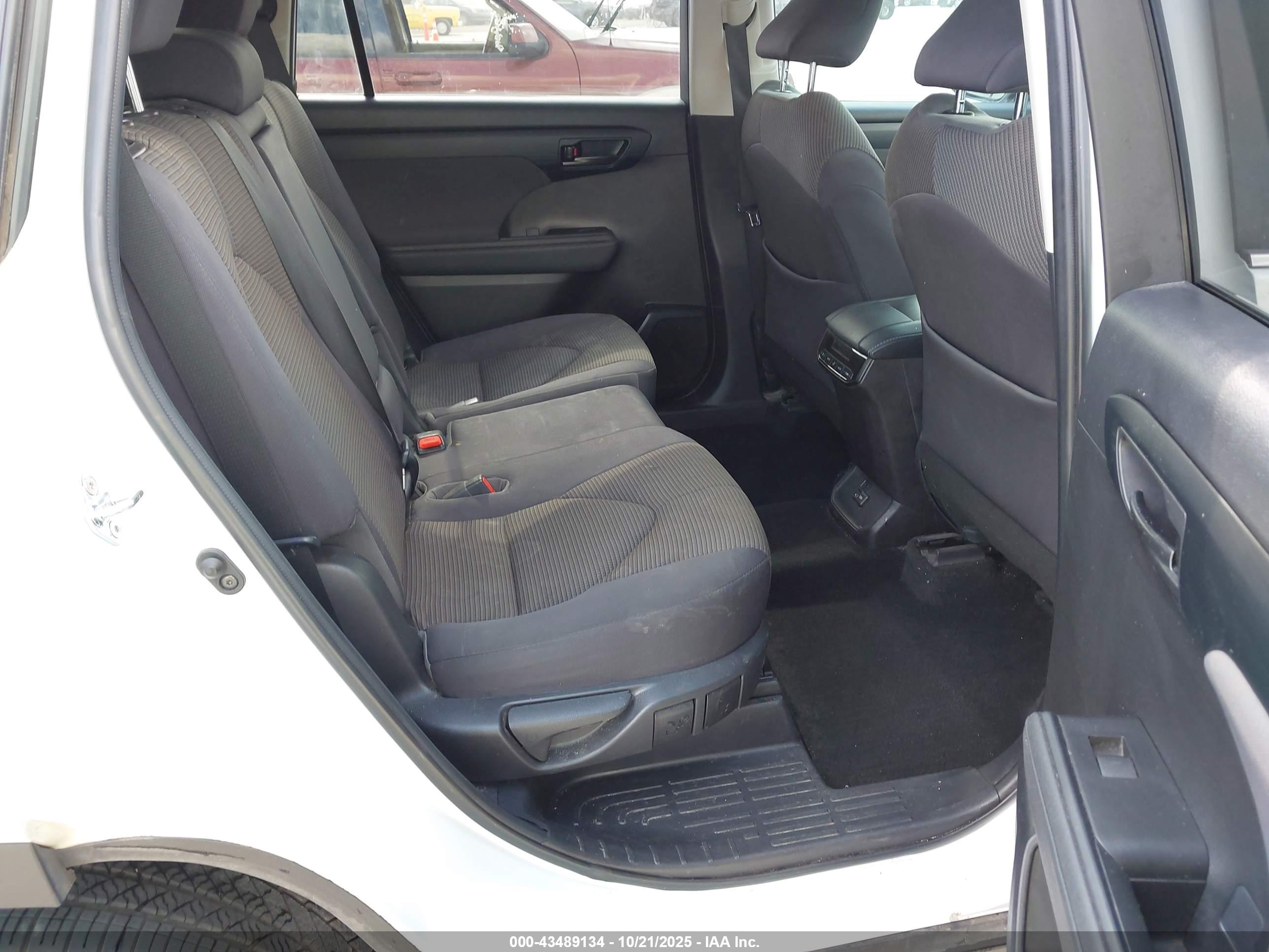 TOYOTA HIGHLANDER image 8