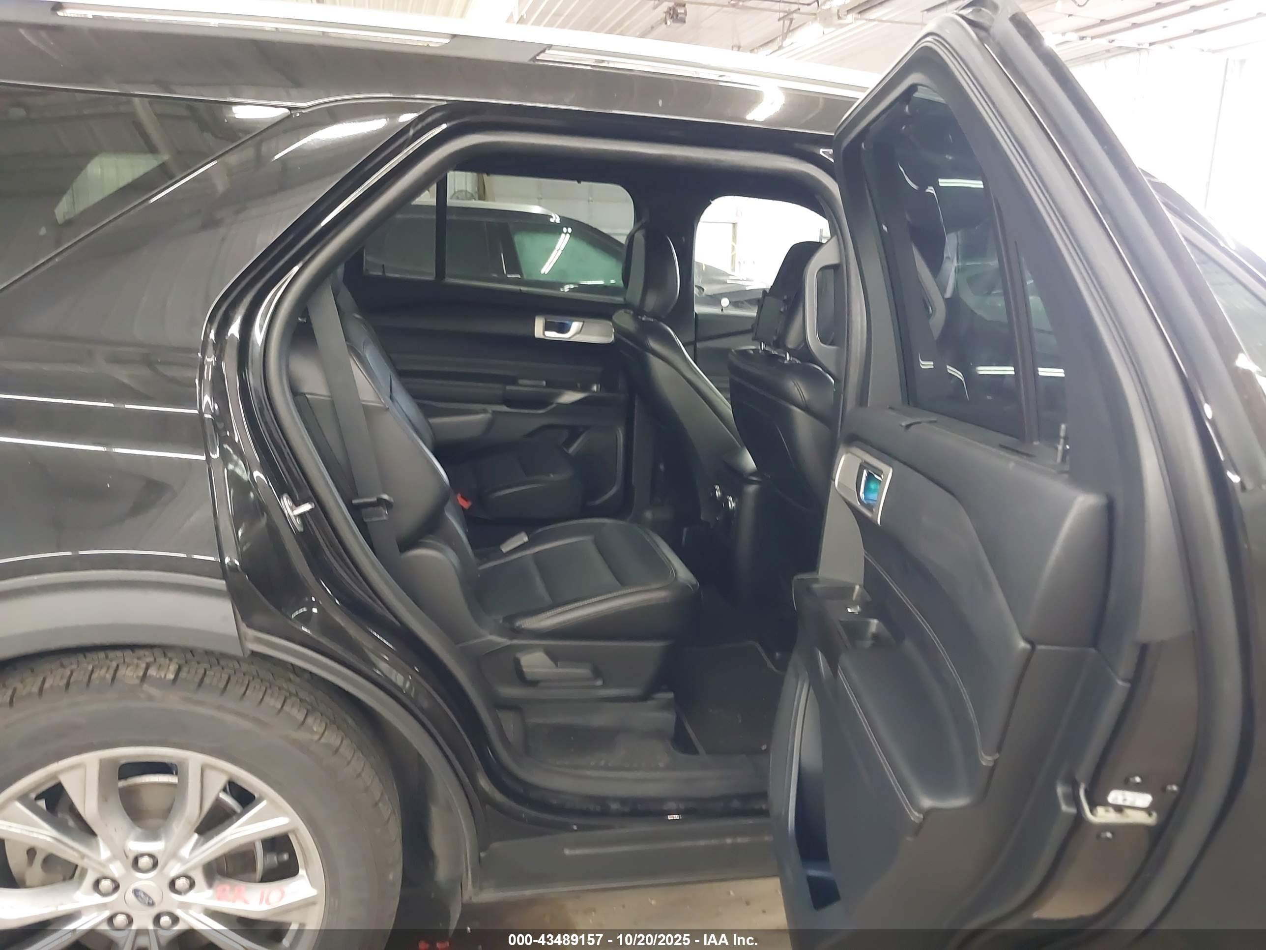 FORD EXPLORER image 8