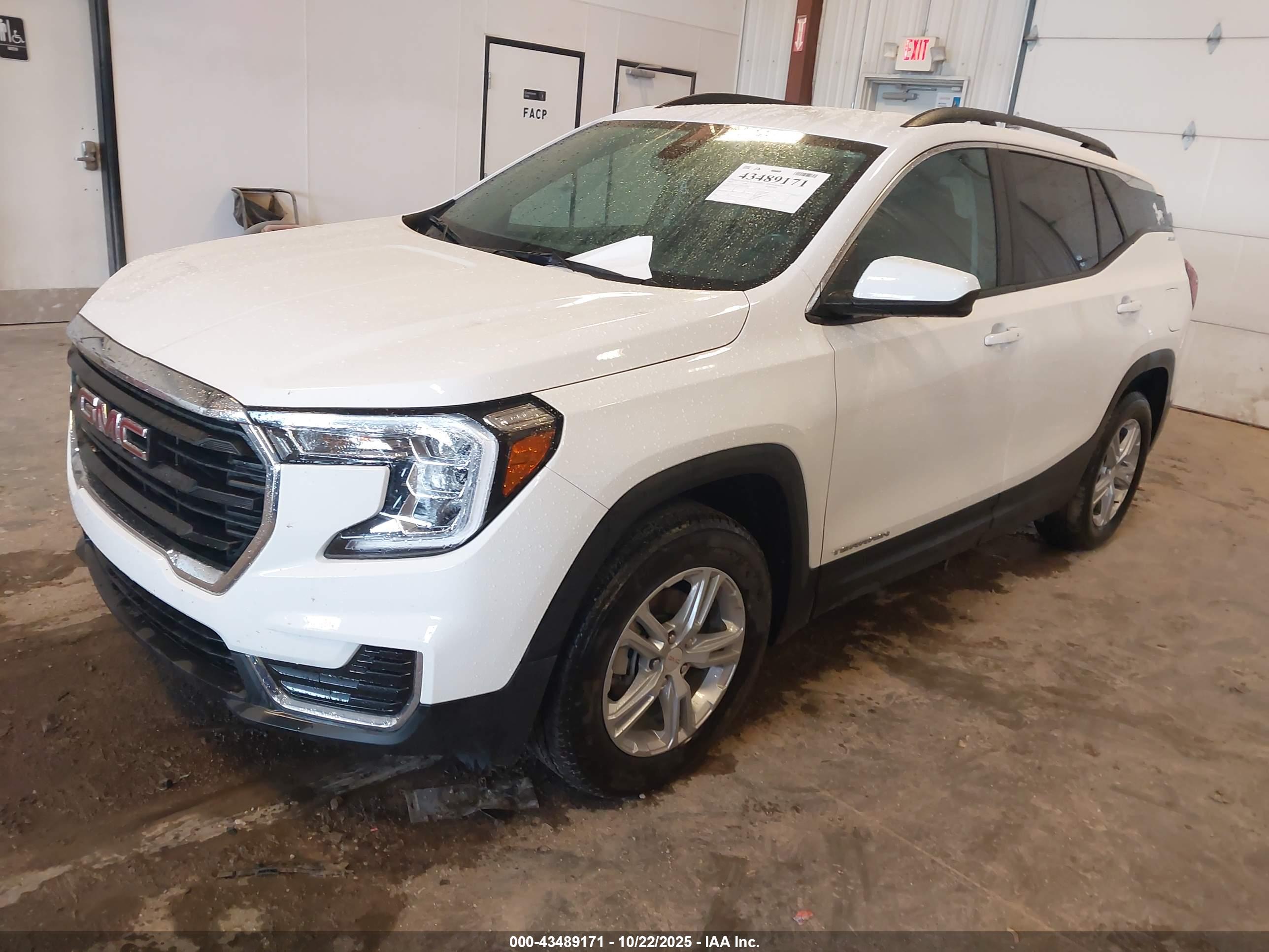 GMC TERRAIN image 2