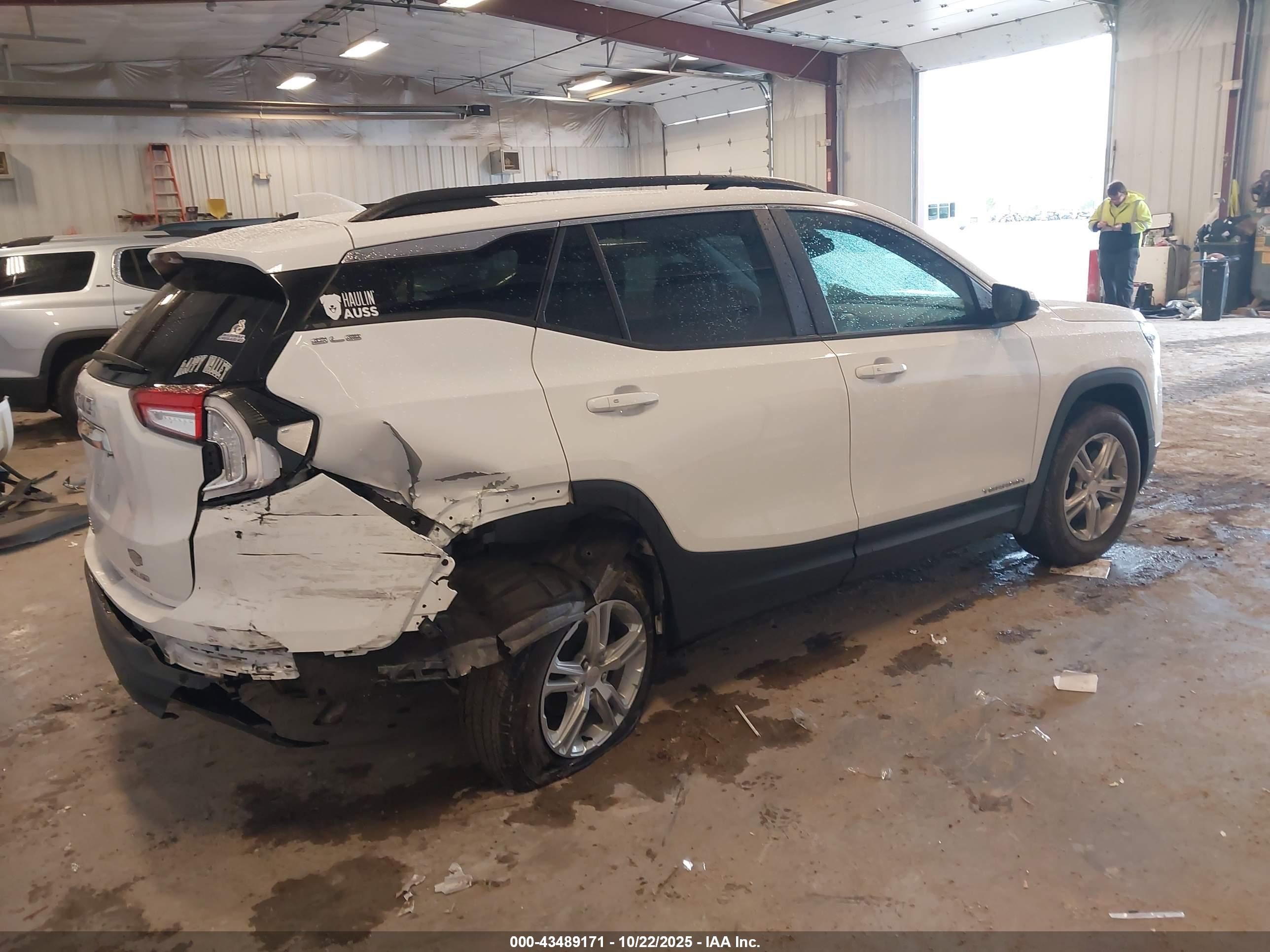 GMC TERRAIN image 4