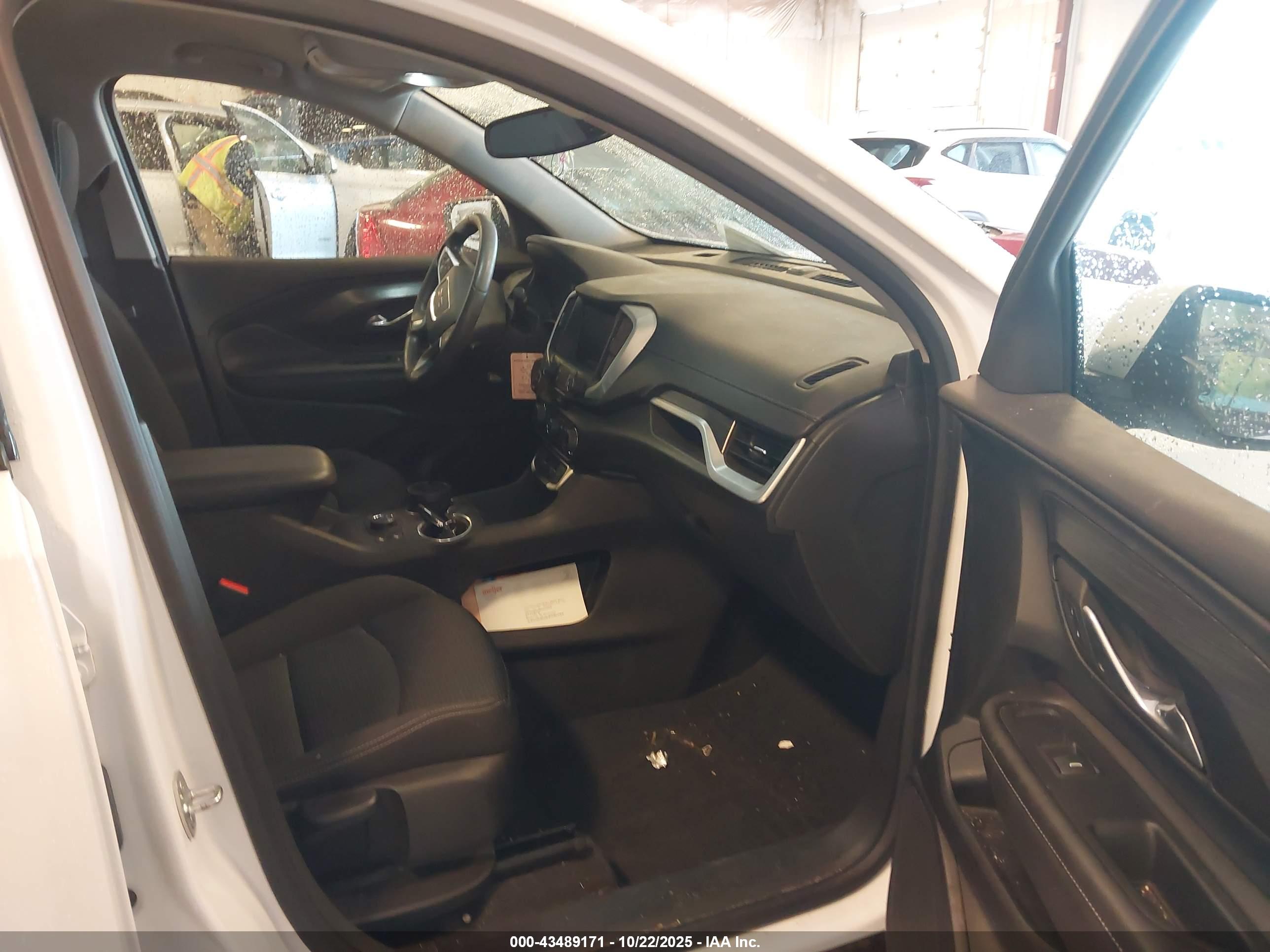 GMC TERRAIN image 5