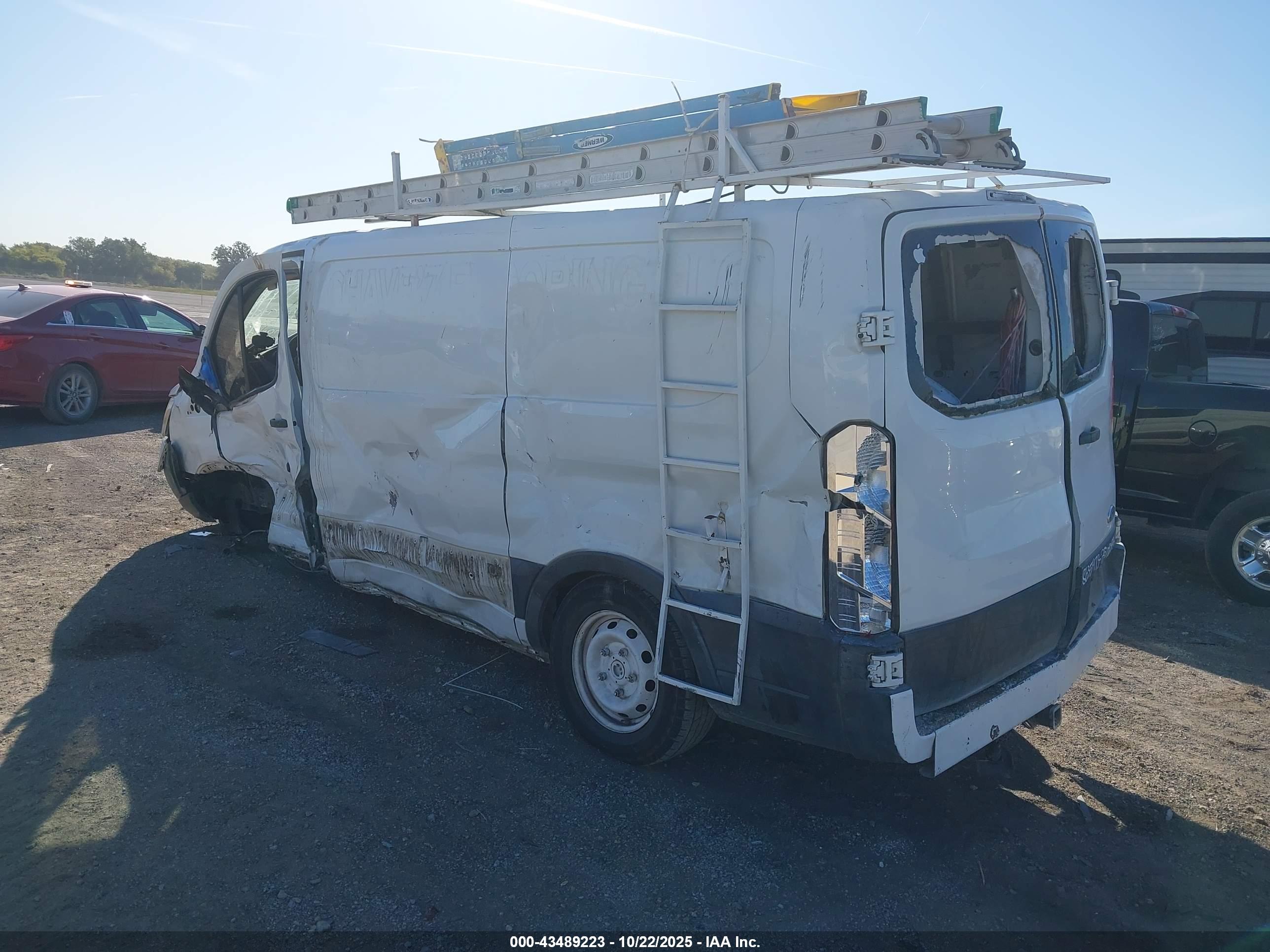 FORD TRANSIT-250 image 3